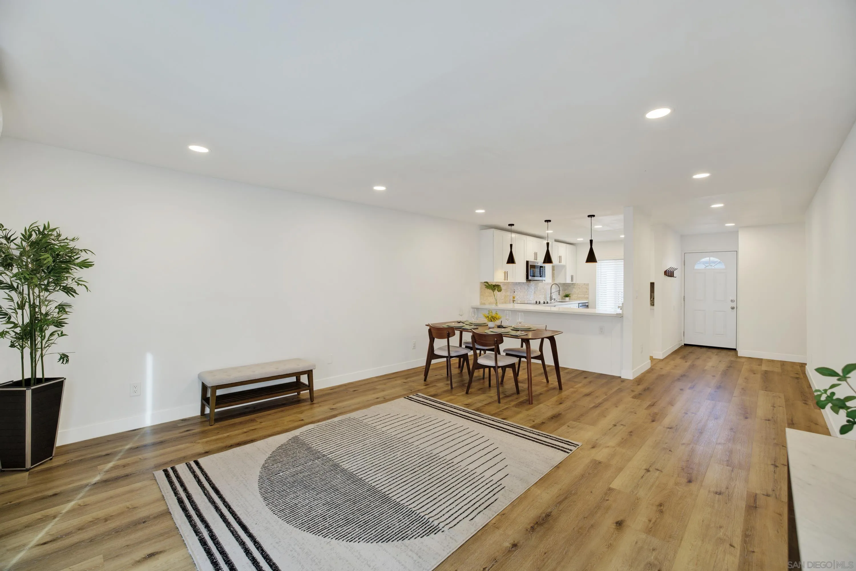 https://cdn.realtyfeed.com/cdn/127/260019840/eee59ec9277604135135e0860b5e199b.webp