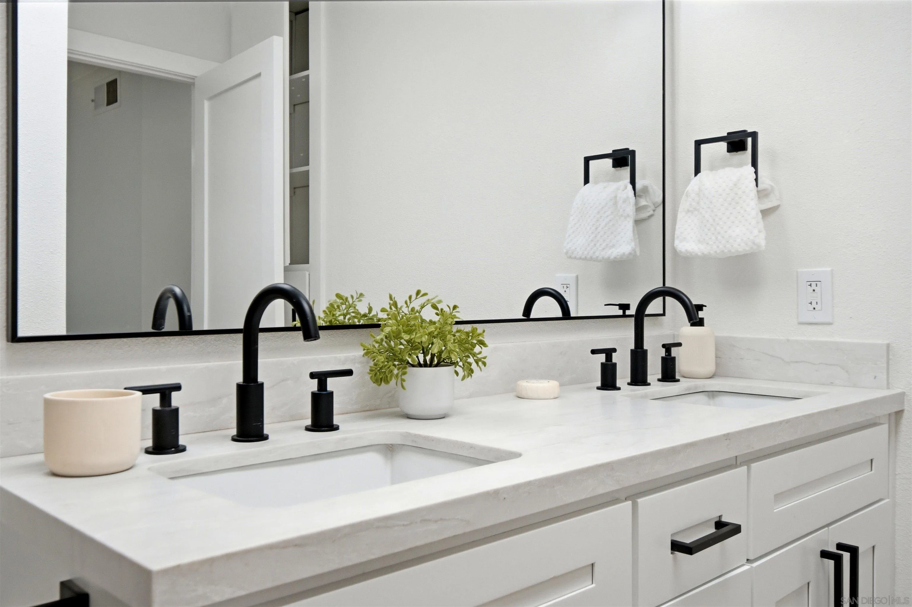 Photo #13: 260019841 Listing: Photo #13