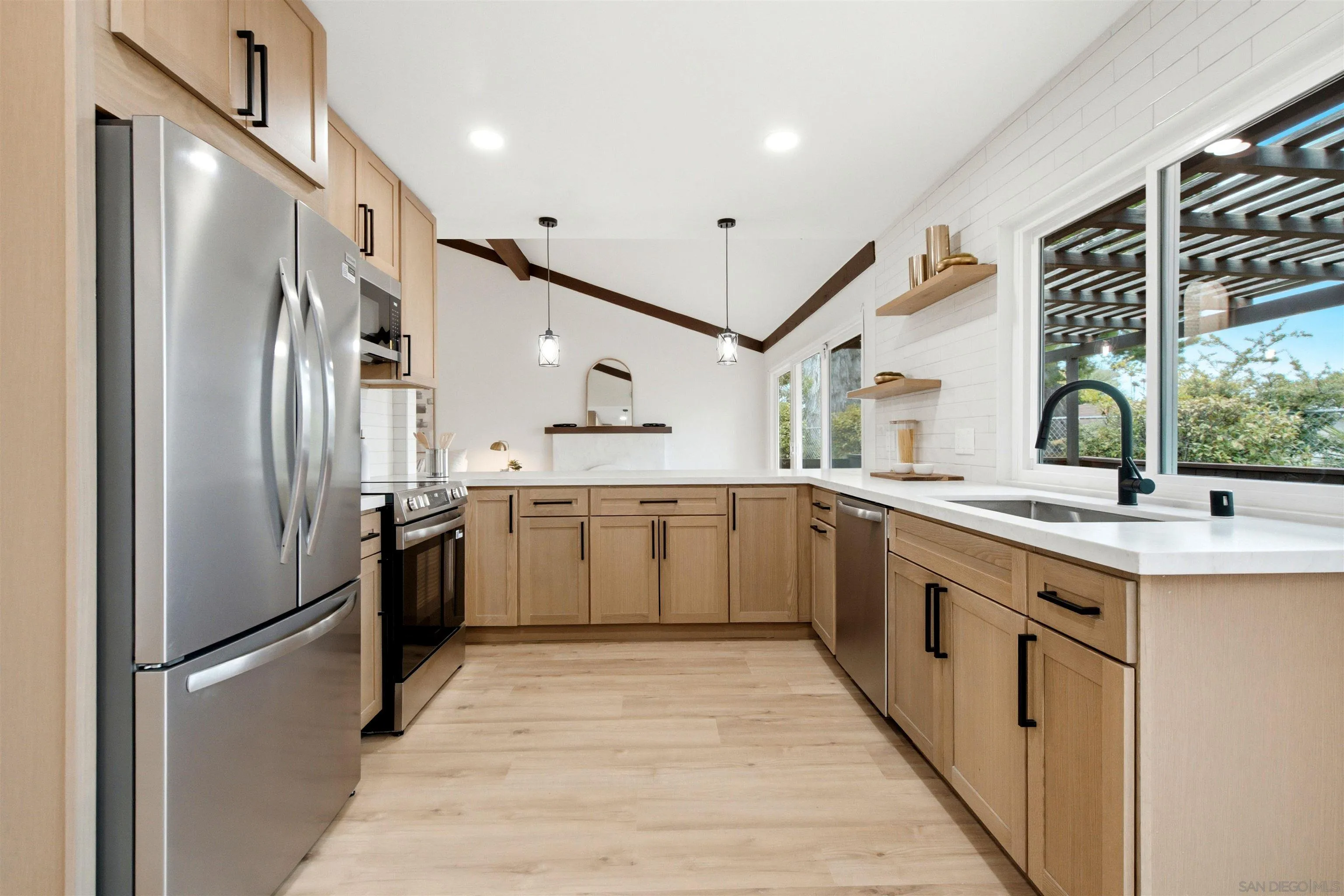 Photo #1: 260019841 Listing: Photo #1