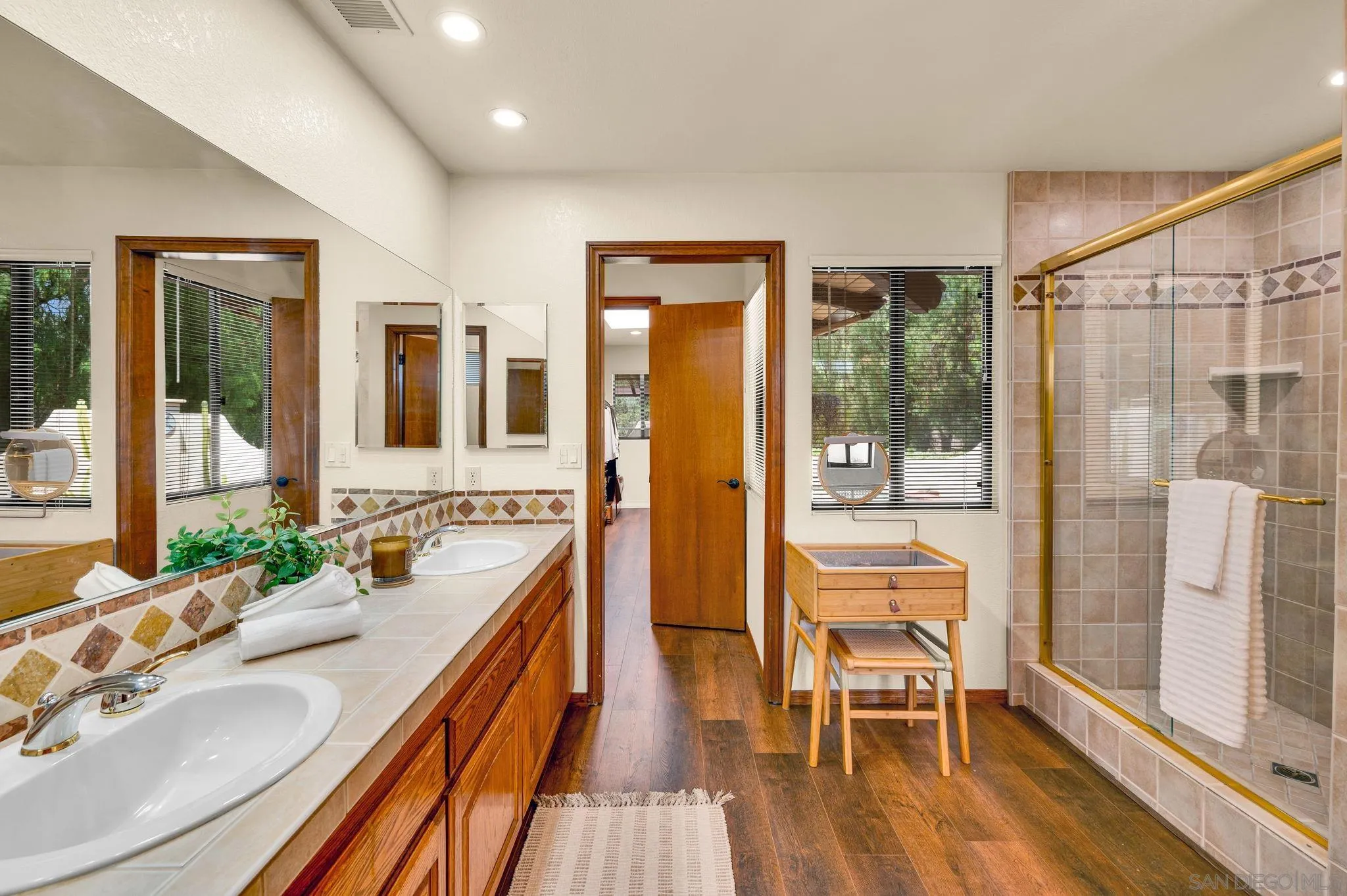 https://cdn.realtyfeed.com/cdn/127/260019845/183e9d0147d765bddf2cf1d64a7effcb.webp