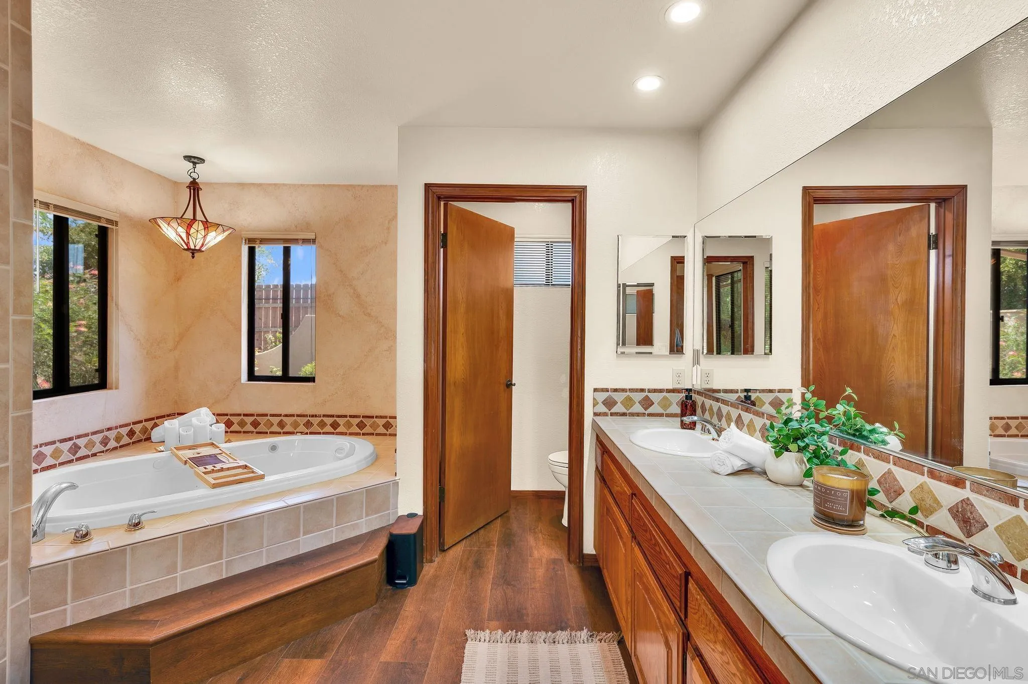 https://cdn.realtyfeed.com/cdn/127/260019845/988a1466ad0fdc45793bffd4cc3b2499.webp