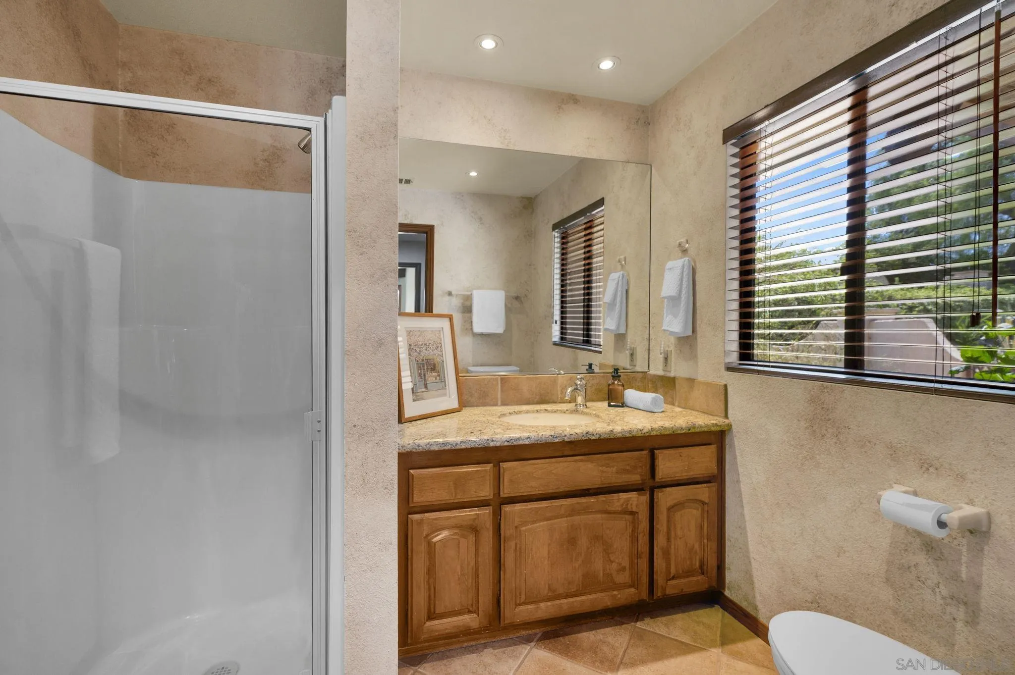https://cdn.realtyfeed.com/cdn/127/260019845/a517475c614fb2f86198bfd03056bc9c.webp