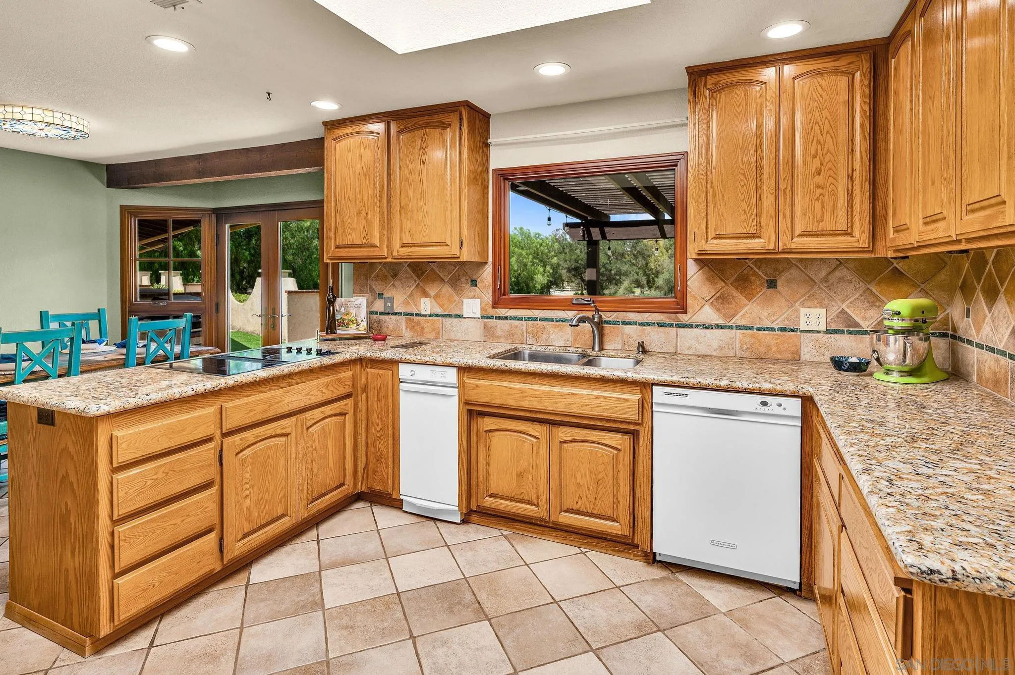 https://cdn.realtyfeed.com/cdn/127/260019845/add874af45bb4162b9027dc1f7dc910a.webp