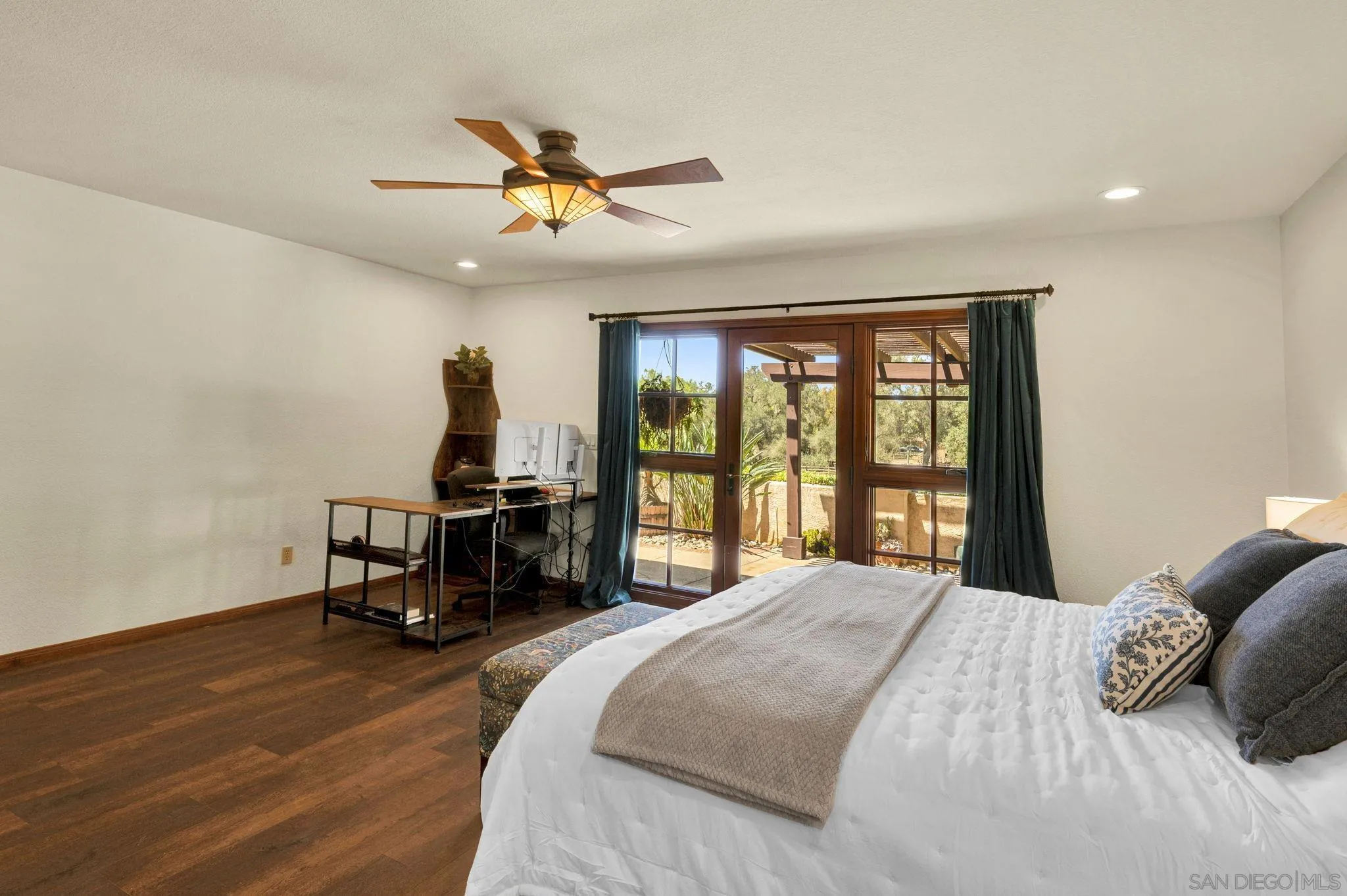 https://cdn.realtyfeed.com/cdn/127/260019845/b87948fe7470204d8dec50fb64c4f75a.webp
