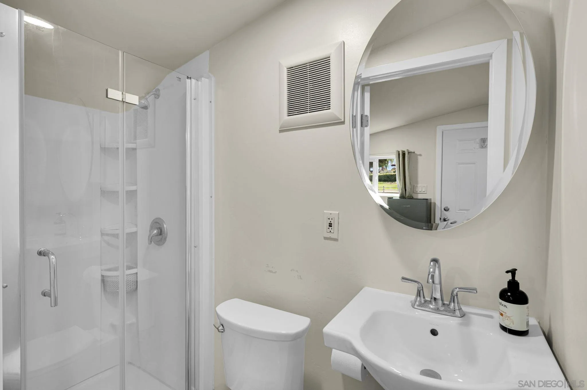 https://cdn.realtyfeed.com/cdn/127/260019845/cf49b5a2552ec857073cc534c9d4eeea.webp