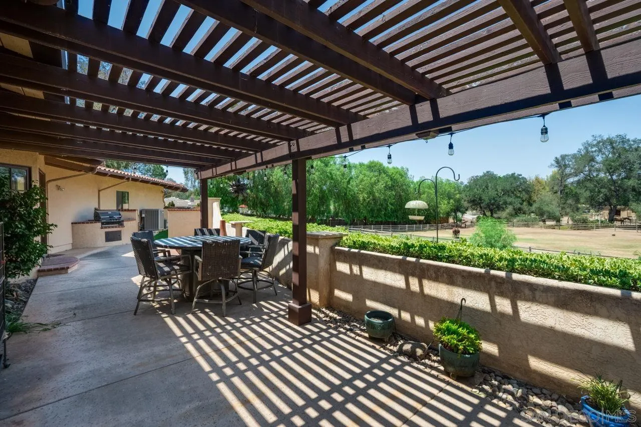 https://cdn.realtyfeed.com/cdn/127/260019845/def10983dc4b6ae42ce2bb45bcb1f301.webp