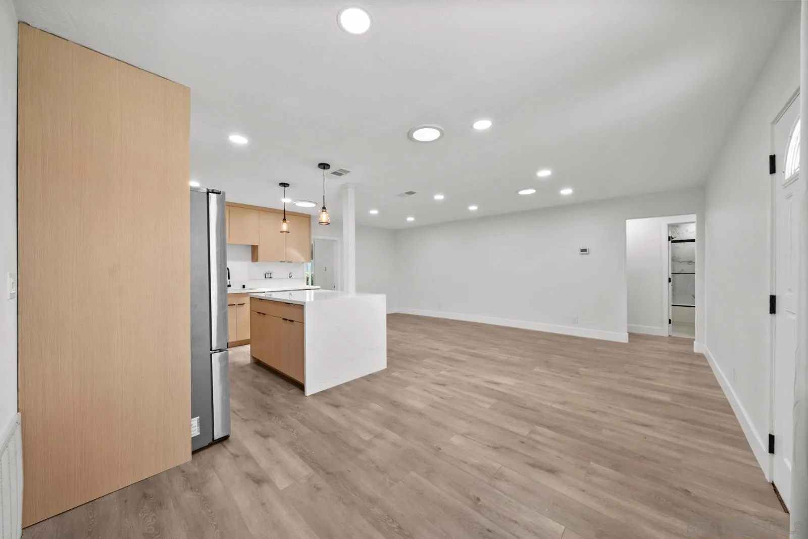 https://cdn.realtyfeed.com/cdn/127/260019847/f50ecd7cbaa3e4b3b4b4a97cb014bc3f.webp