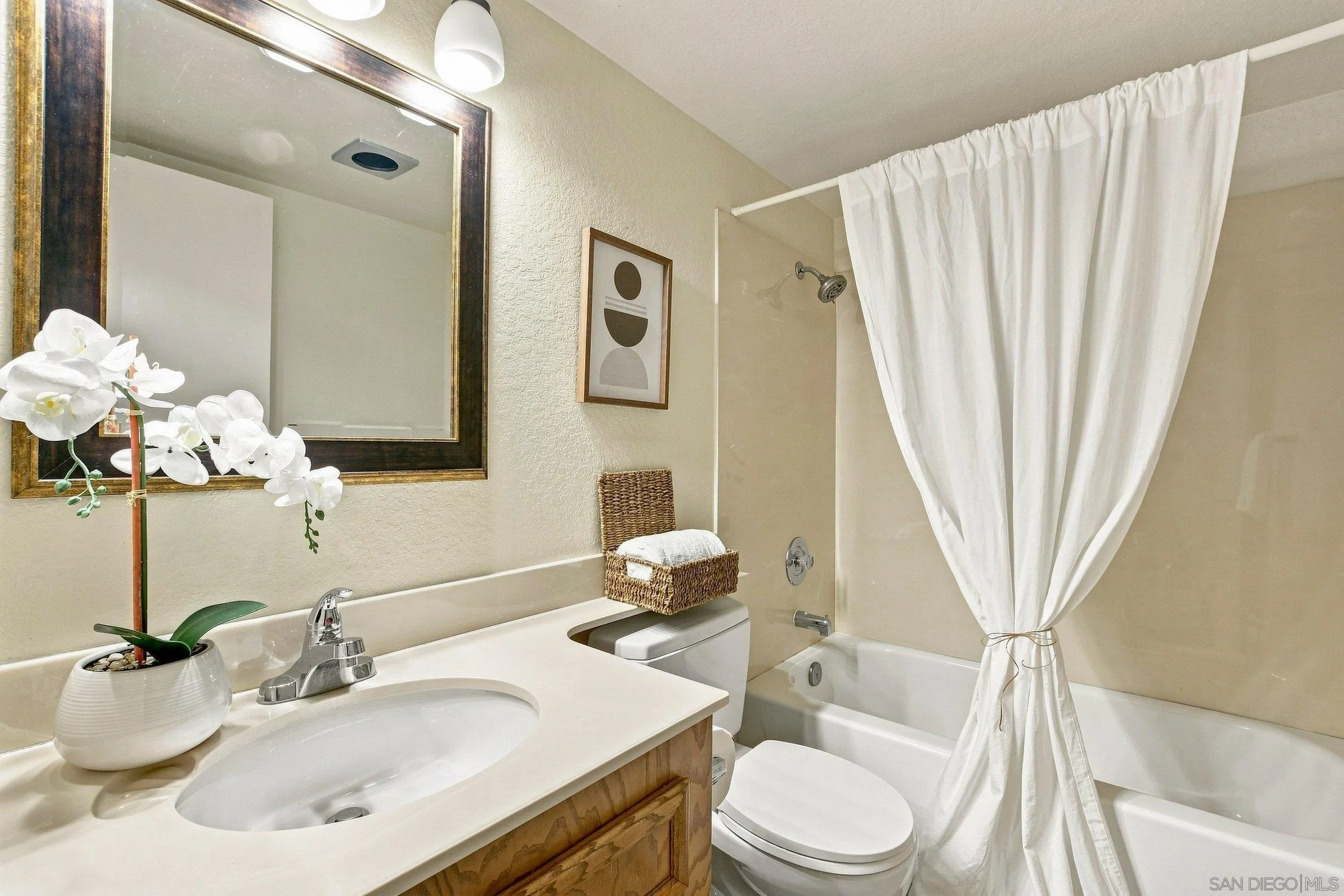 https://cdn.realtyfeed.com/cdn/127/260019850/0e5a97bf20f242067ac72698e7295ea0.webp