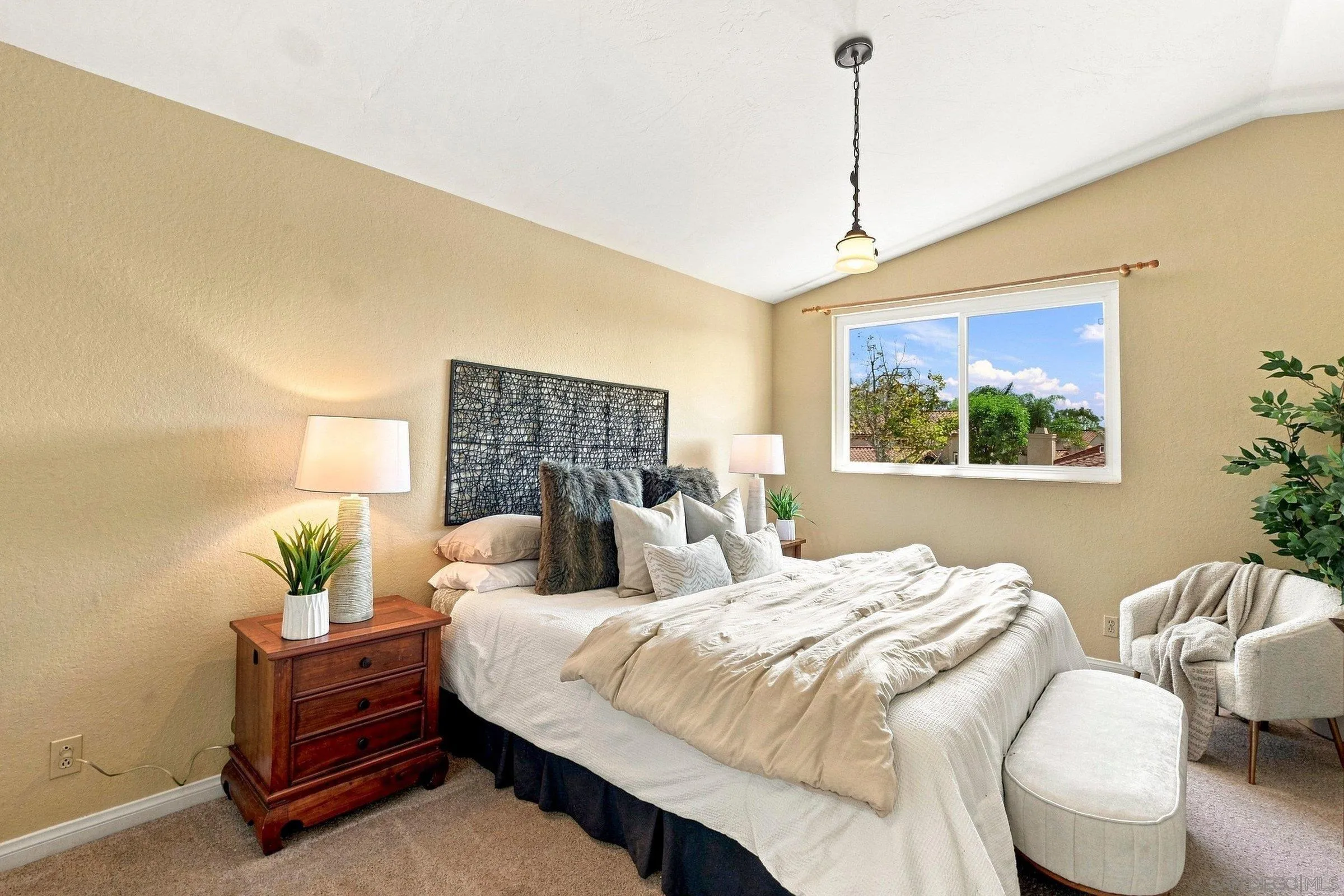 https://cdn.realtyfeed.com/cdn/127/260019850/165b009fef2e8efd119b20978d37f513.webp