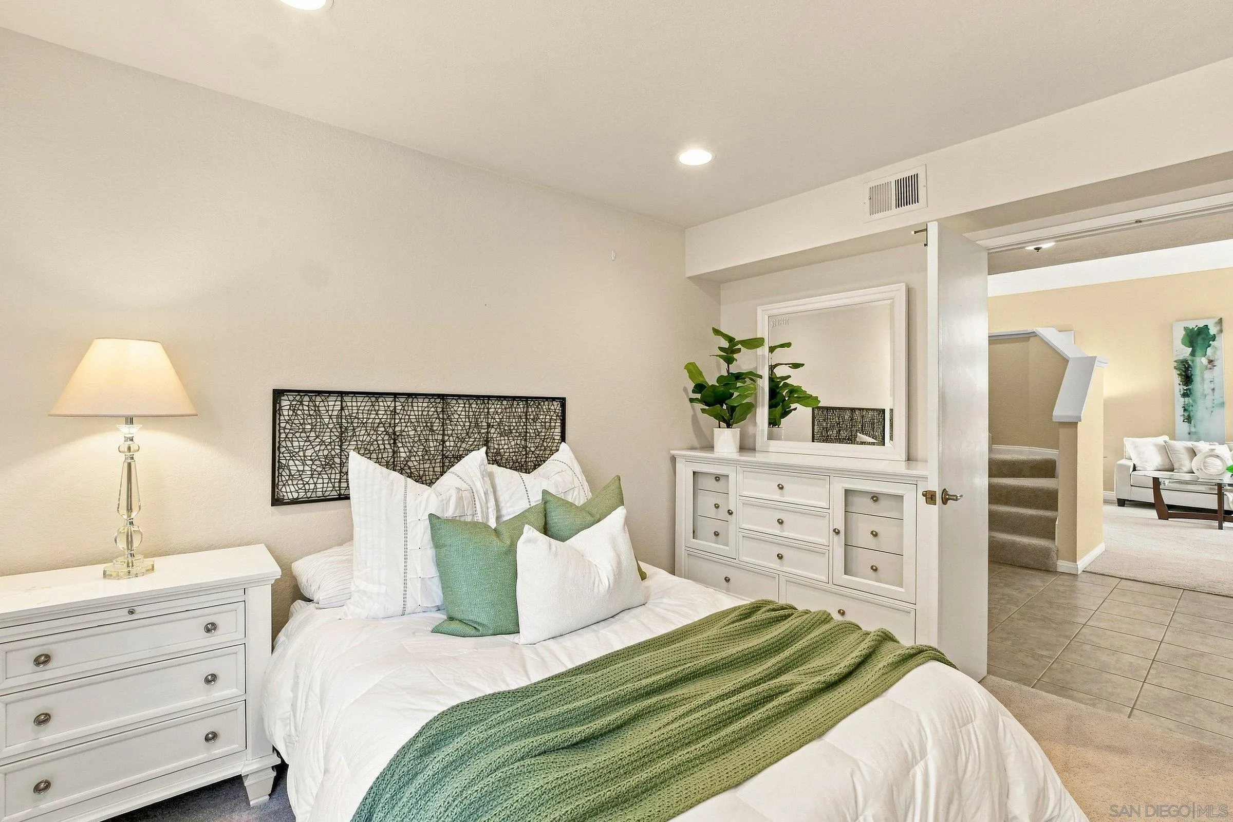 https://cdn.realtyfeed.com/cdn/127/260019850/1d2bdae4f7a565ffd37b492882ad4f32.webp