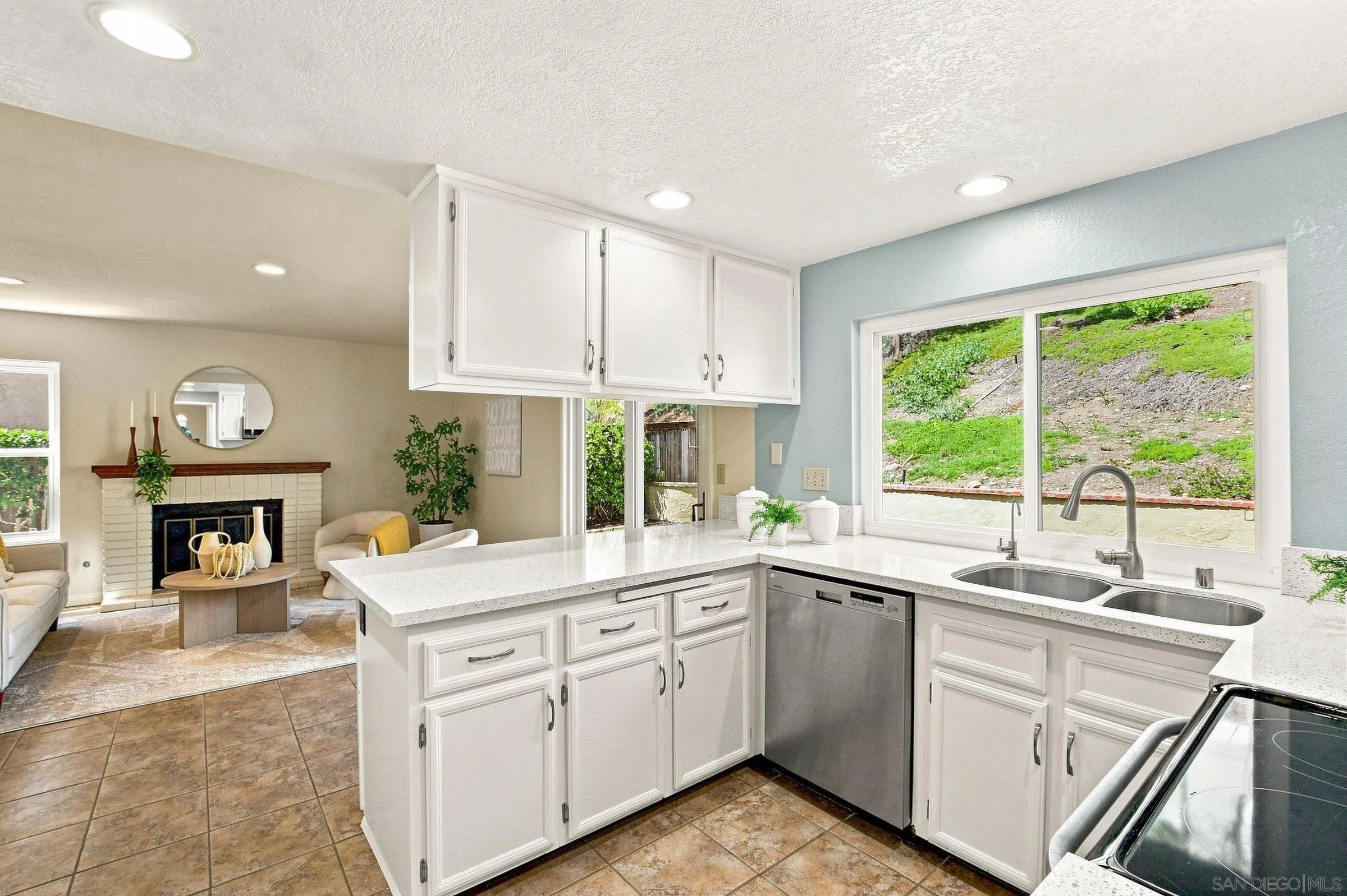 https://cdn.realtyfeed.com/cdn/127/260019850/38661b782661e17c5130427e840736e5.webp