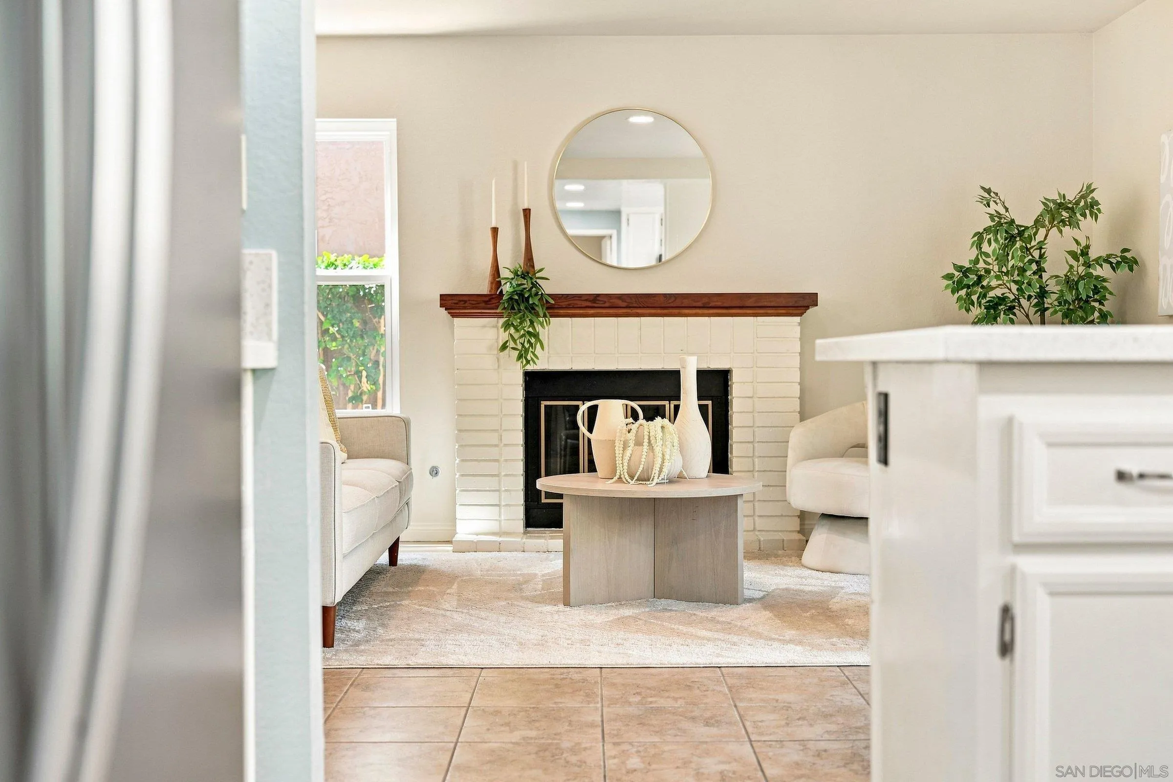 https://cdn.realtyfeed.com/cdn/127/260019850/4b0f10c54df390b801a98577882897dc.webp