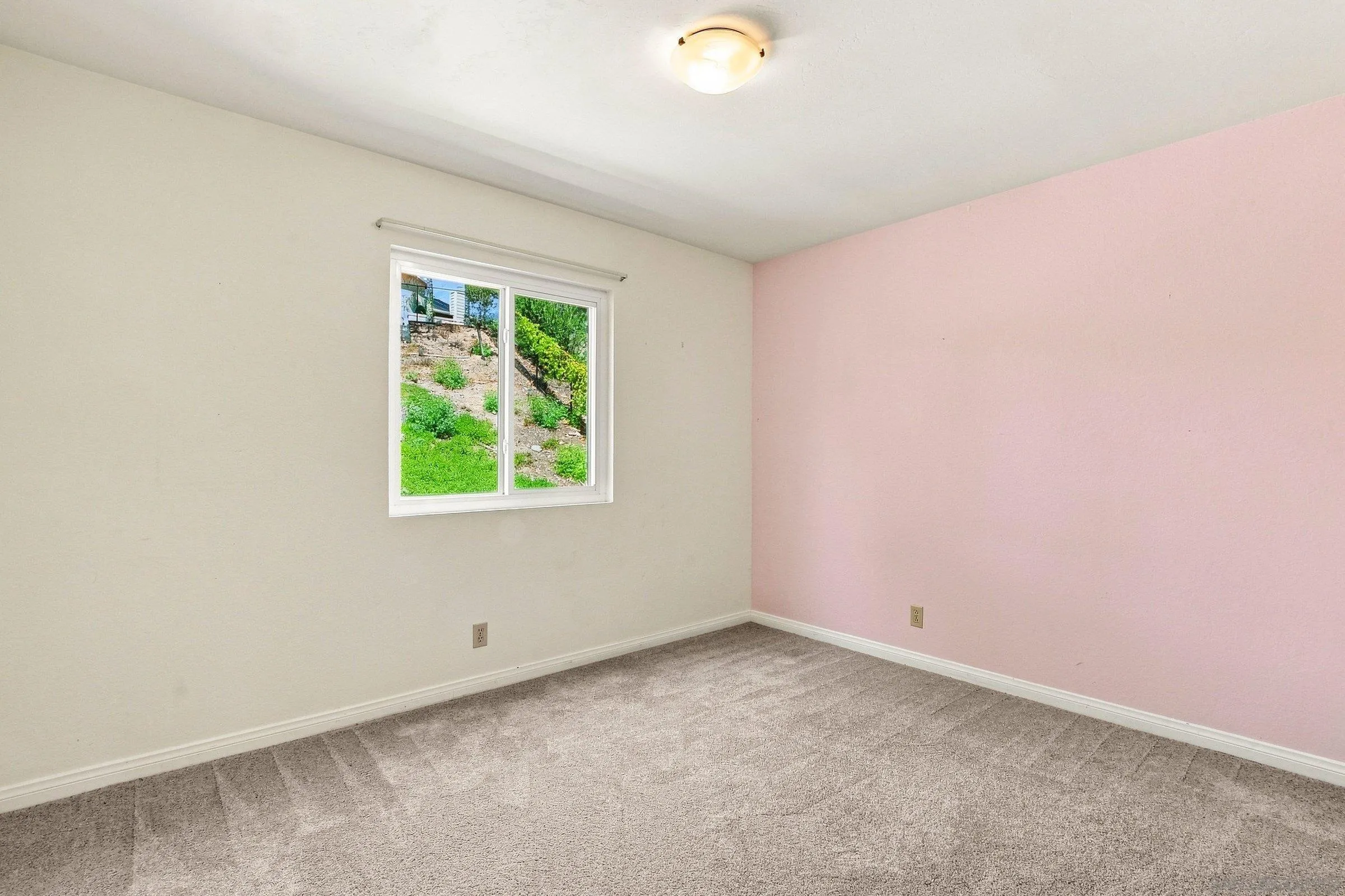 https://cdn.realtyfeed.com/cdn/127/260019850/753111f59bff8041c5c4839bf855ceae.webp