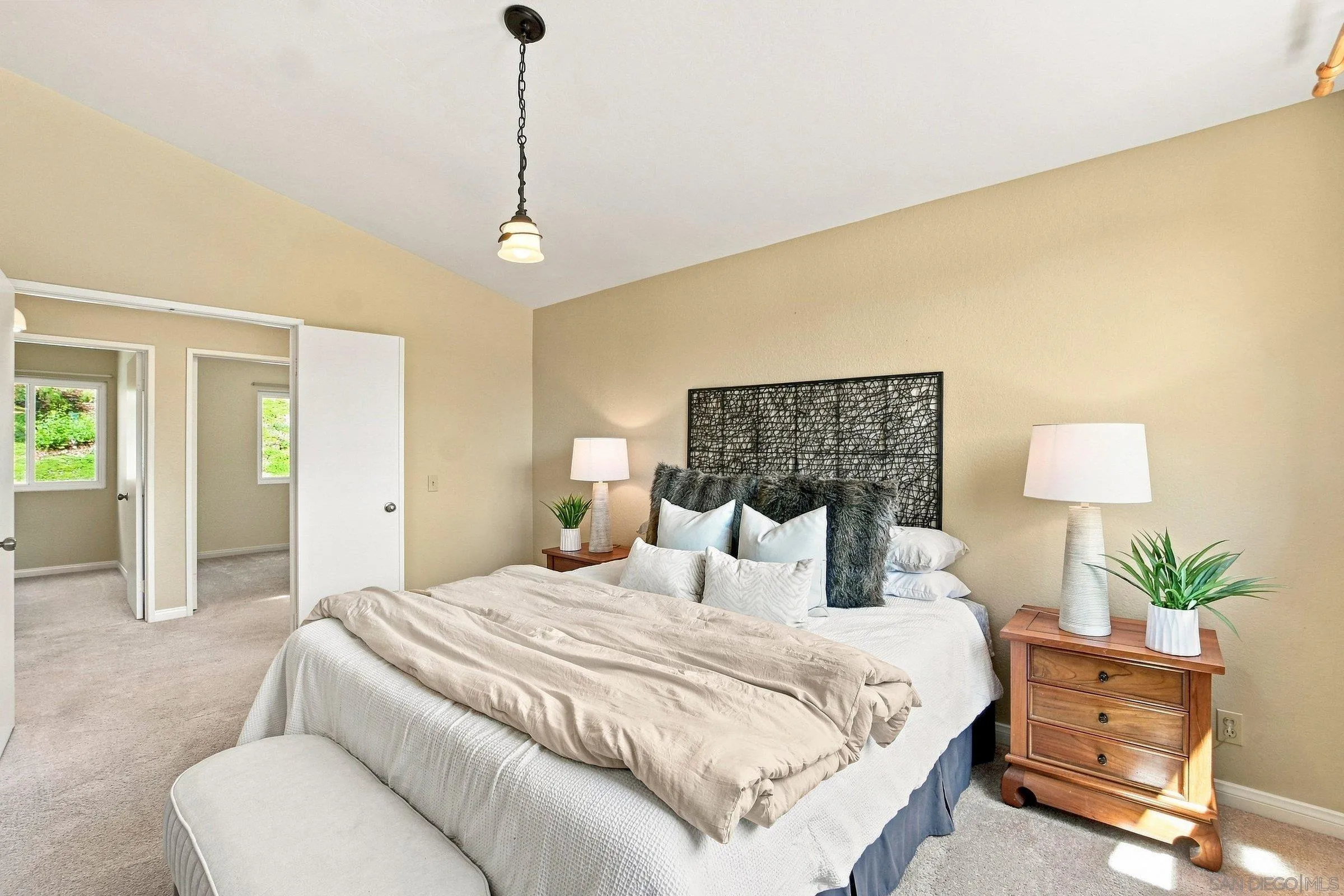 https://cdn.realtyfeed.com/cdn/127/260019850/c00b191162d83d5814425525aa7e8cf4.webp