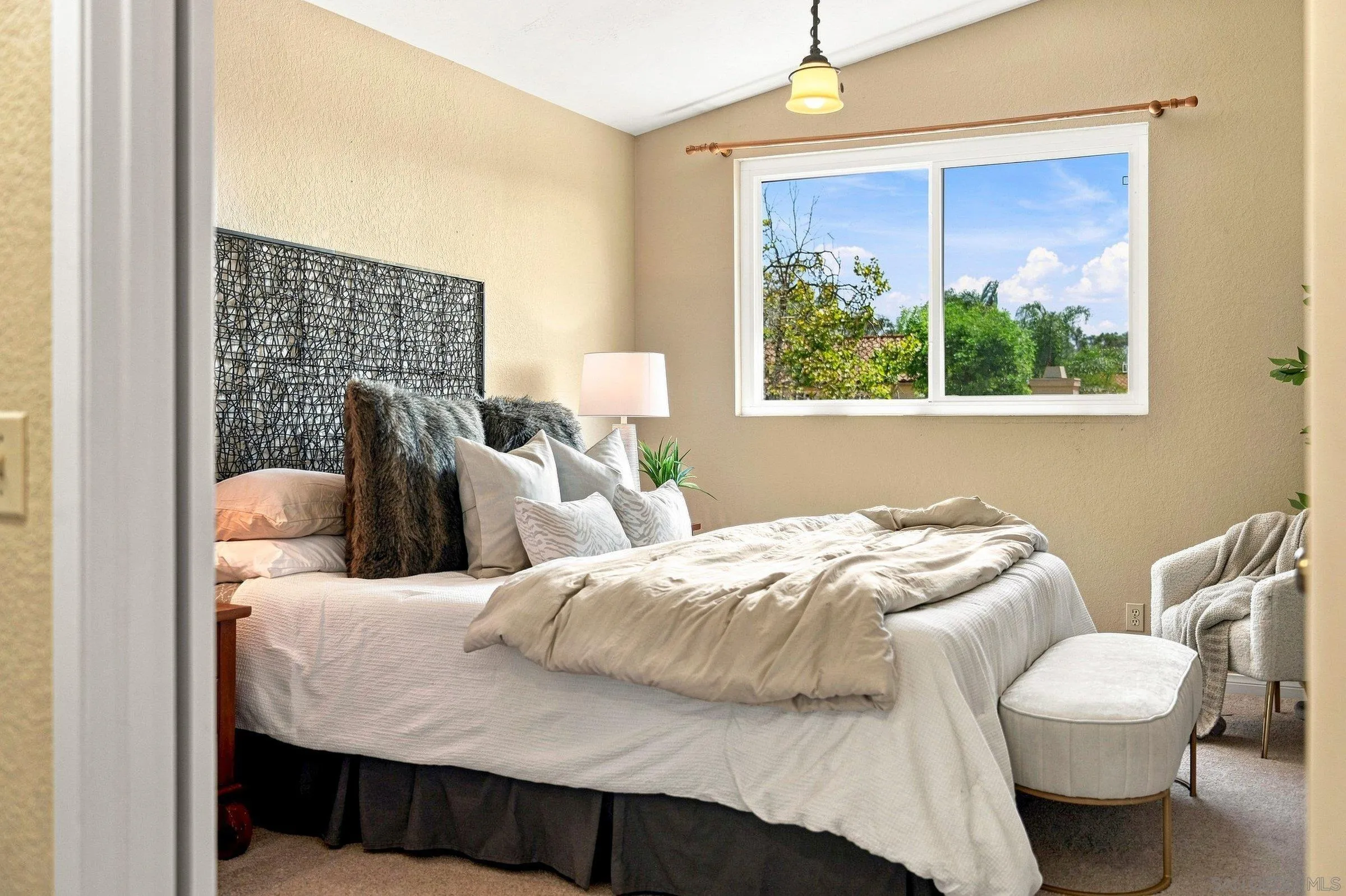 https://cdn.realtyfeed.com/cdn/127/260019850/c51d3d24aa21aa898b854d1f04d57c7d.webp