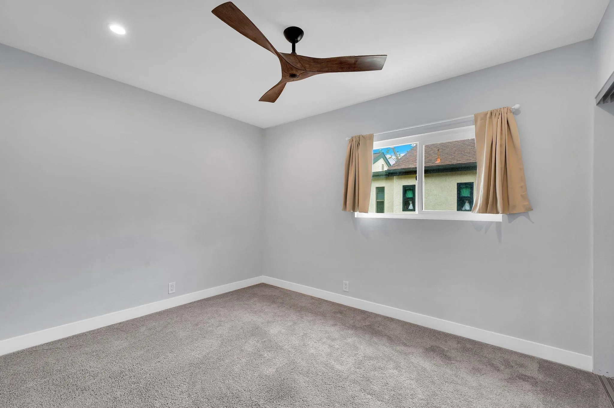 https://cdn.realtyfeed.com/cdn/127/260019851/963df2ebca640d8b0990926bc596a035.webp