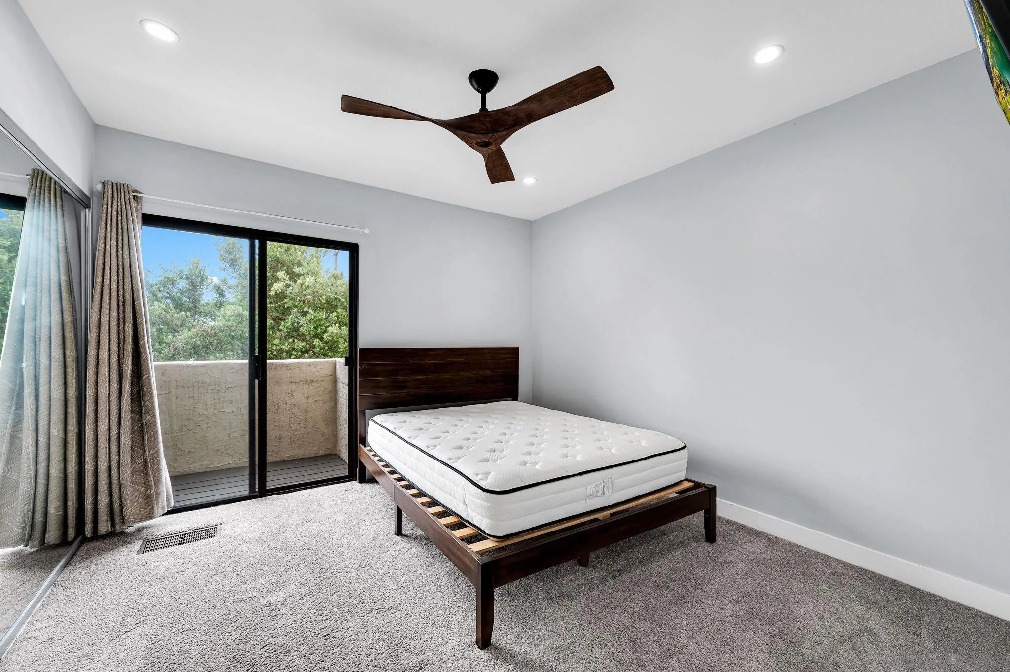 https://cdn.realtyfeed.com/cdn/127/260019851/be9753d7afaa64bf9139afc3600e2899.webp
