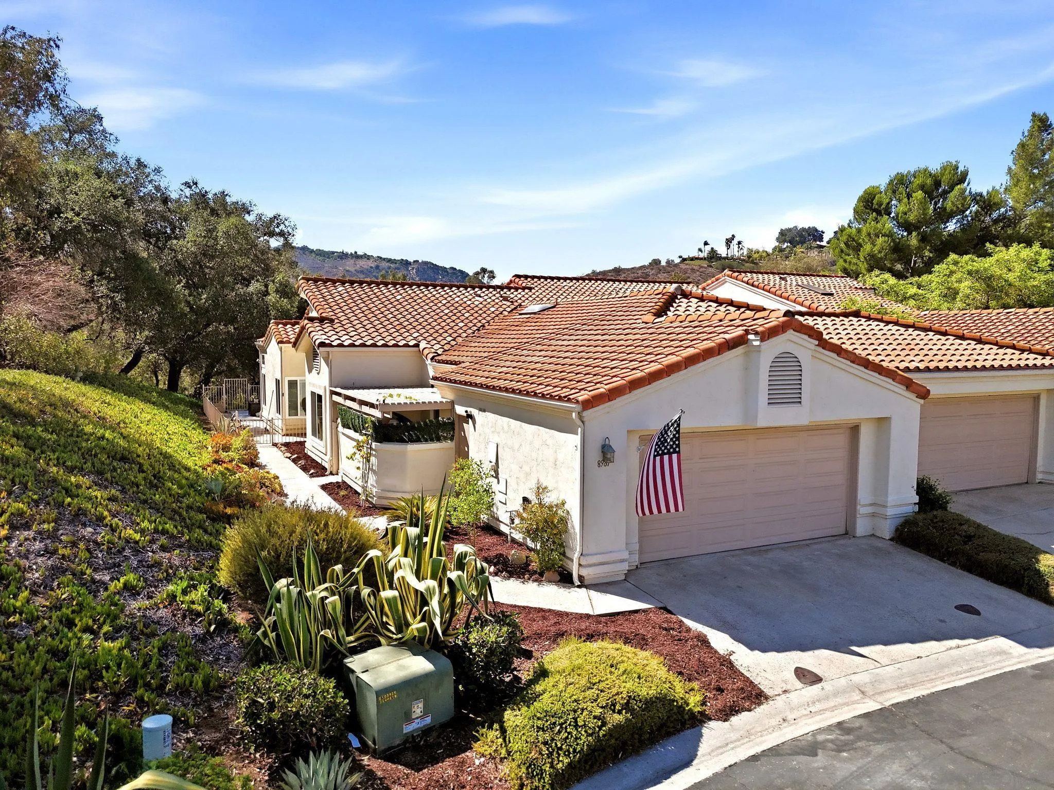 Photo #1: 260019854 Listing: Photo #1