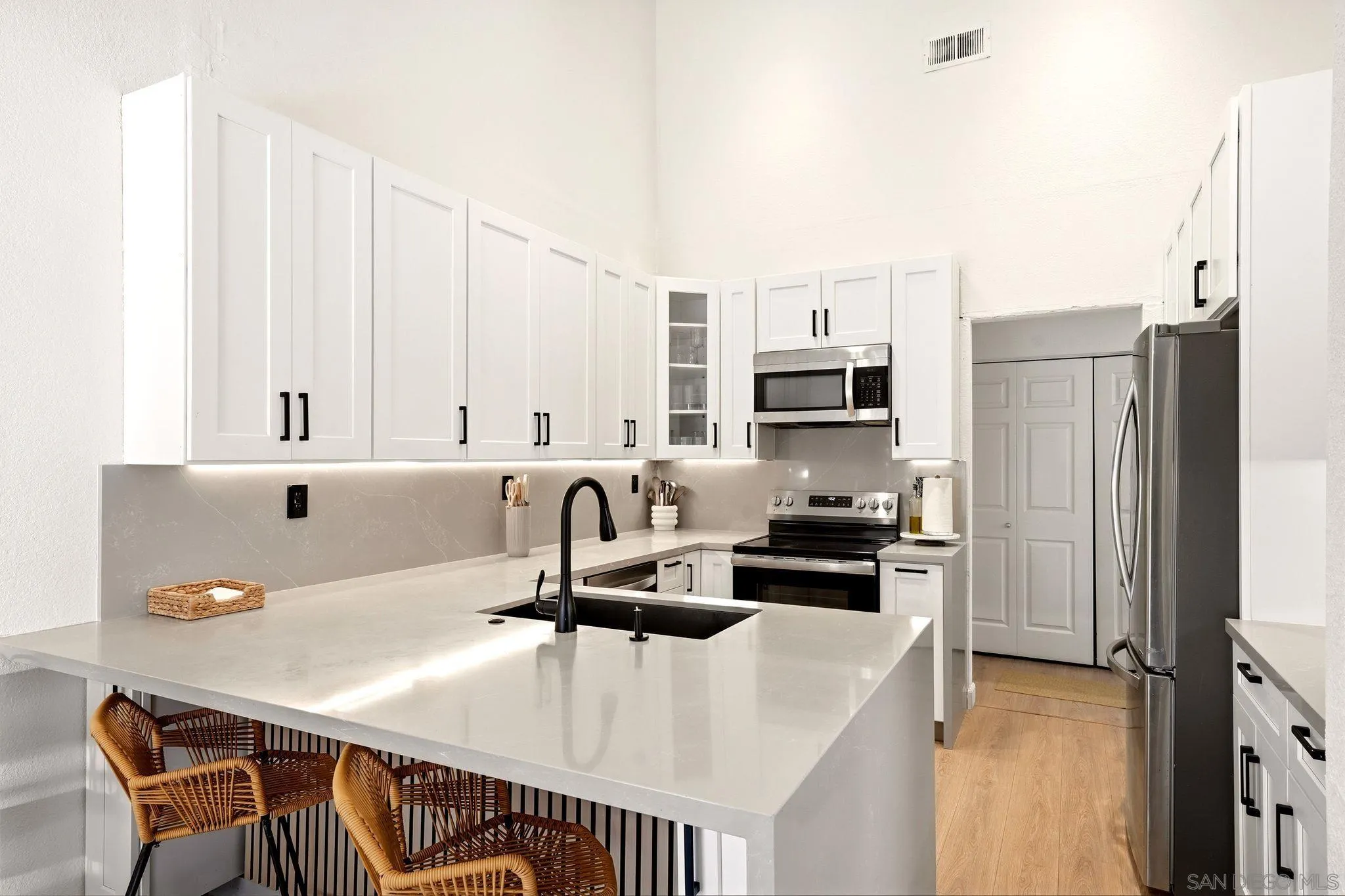 https://cdn.realtyfeed.com/cdn/127/260019854/392072f2f0406c1fef45841e79646c1e.webp