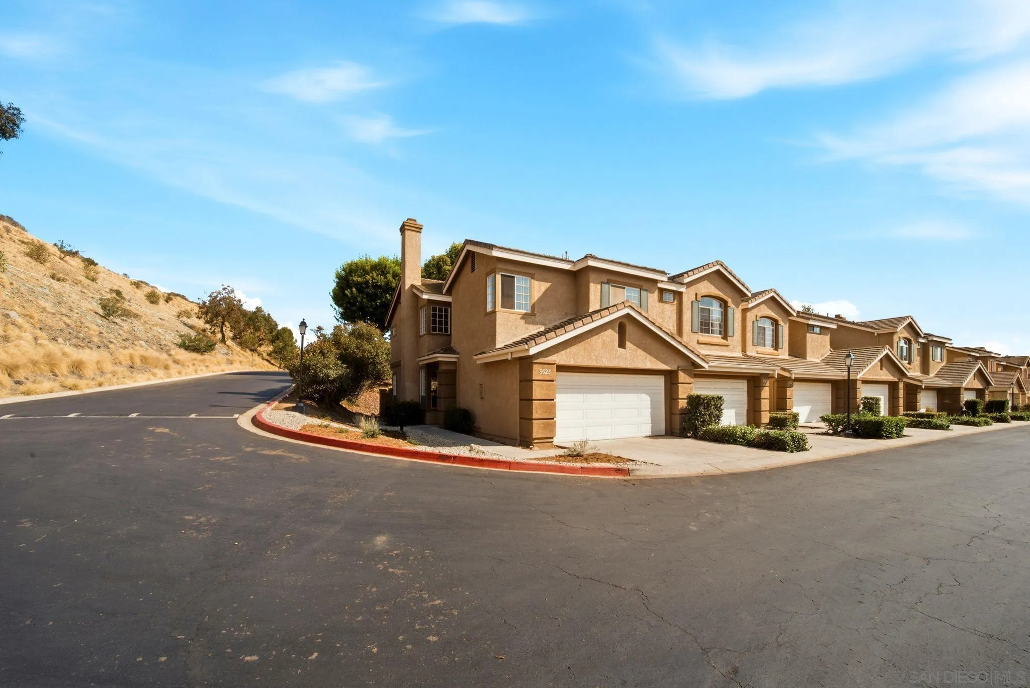 Photo #2: 260019861 Listing: Photo #2