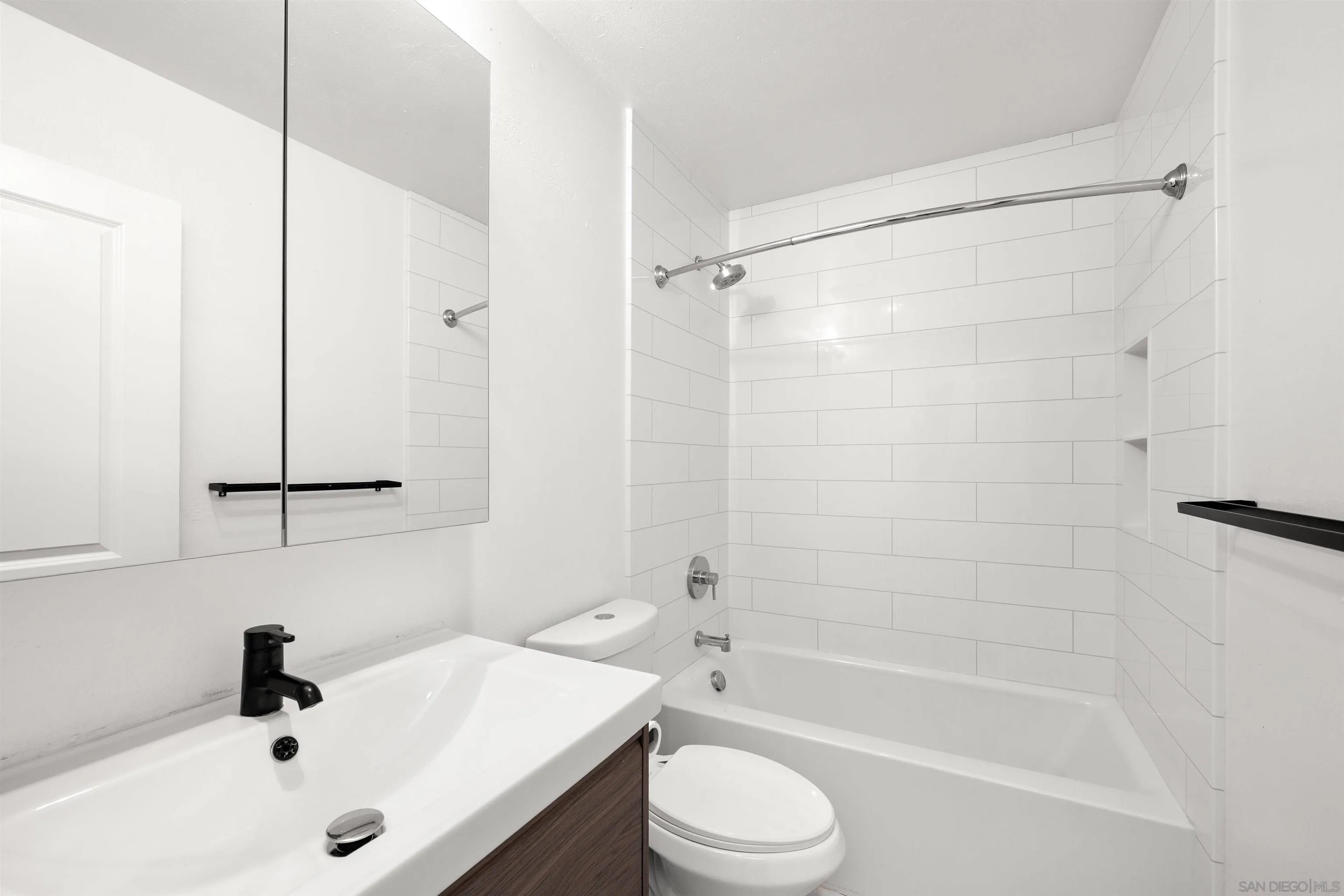 https://cdn.realtyfeed.com/cdn/127/260019865/37428a1d65294b91d520c5cf956509c6.webp