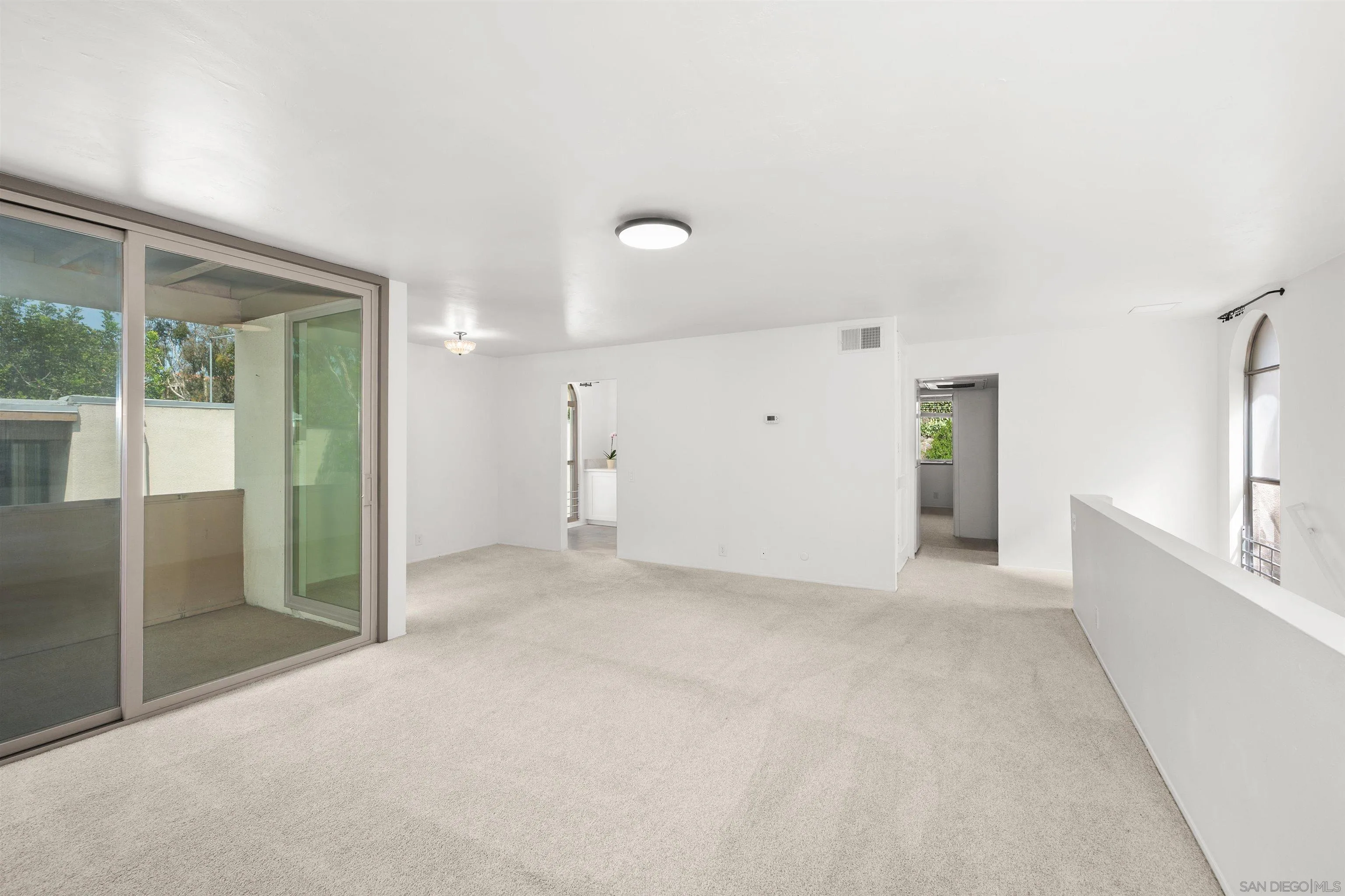 https://cdn.realtyfeed.com/cdn/127/260019865/5513be9d5ad93d90ee2b89b86c950b4a.webp
