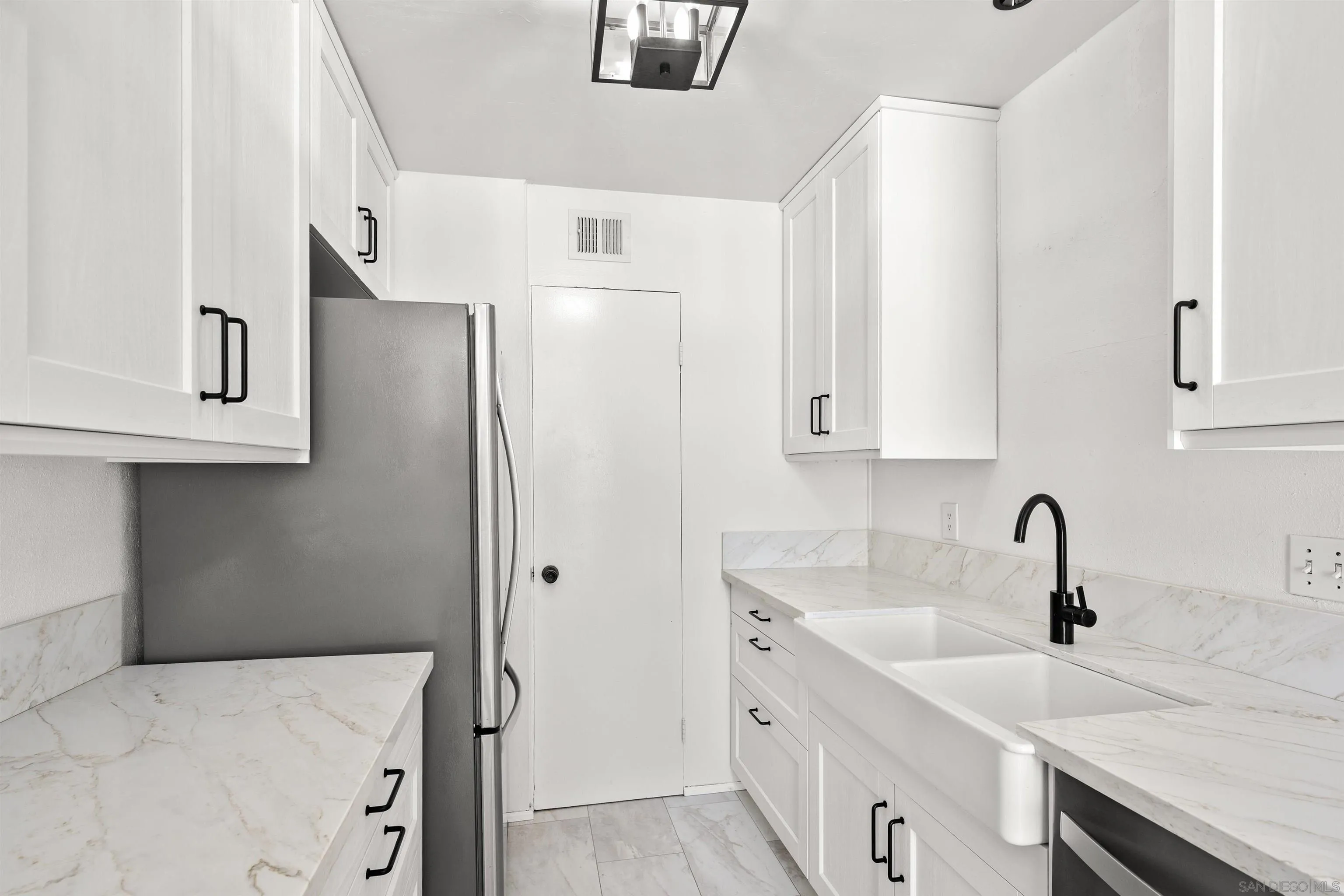 https://cdn.realtyfeed.com/cdn/127/260019865/7d4376ac3e490ba6bc671735a2204fbb.webp