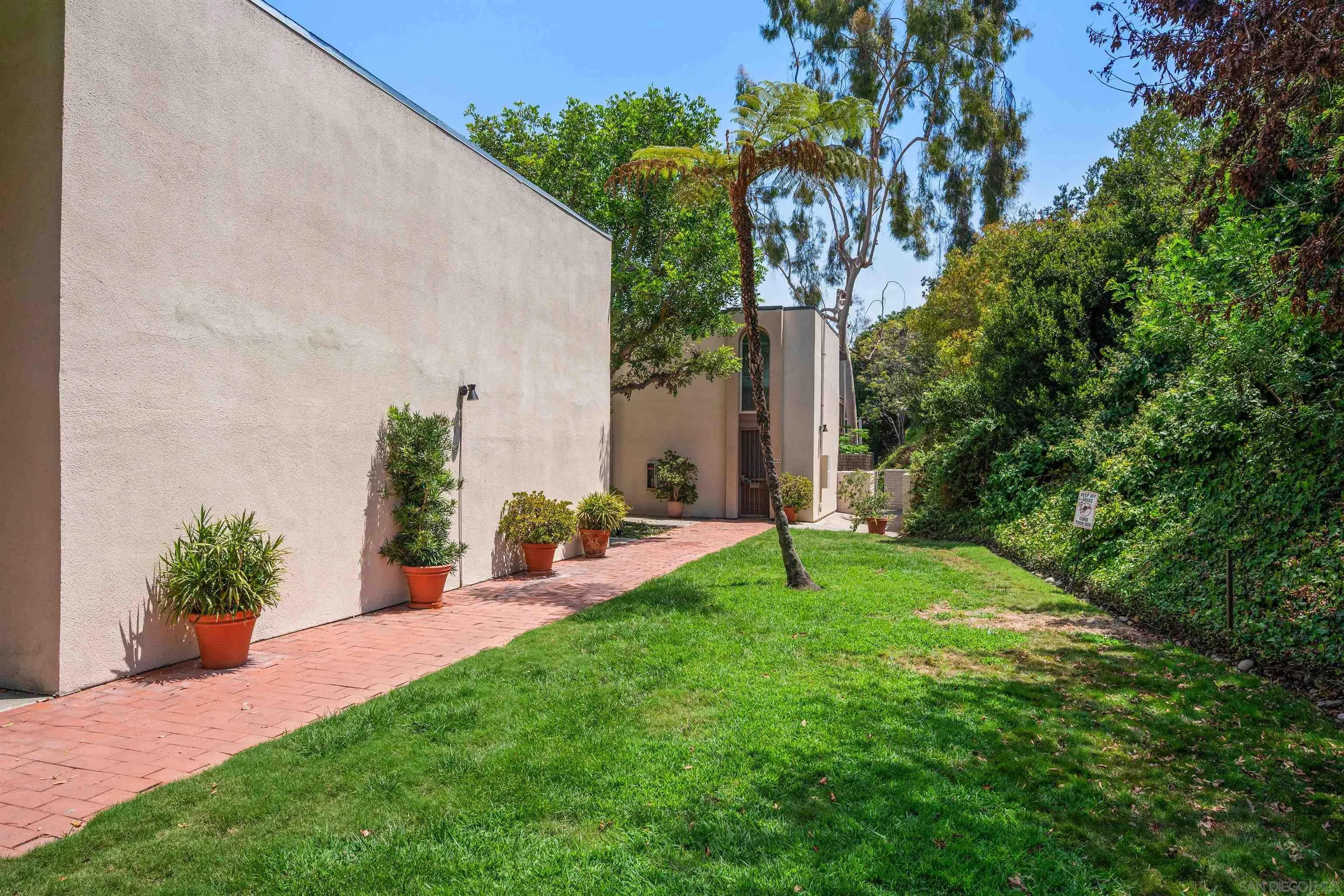 https://cdn.realtyfeed.com/cdn/127/260019865/7eec51d84d9840d8d8fc7c5d48acde81.webp
