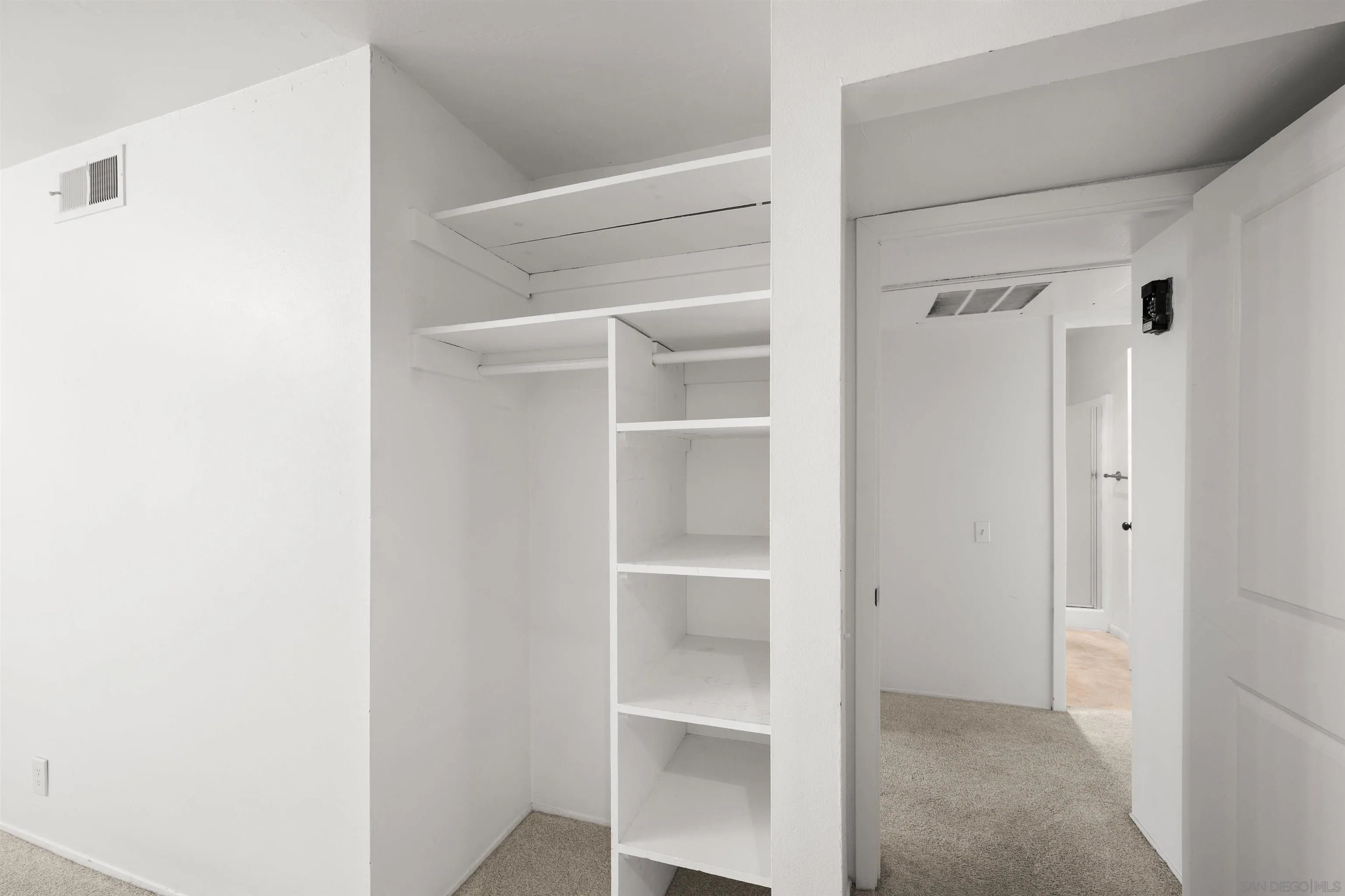 https://cdn.realtyfeed.com/cdn/127/260019865/8f141eede2ba4ab78a53db3a07ff7e37.webp