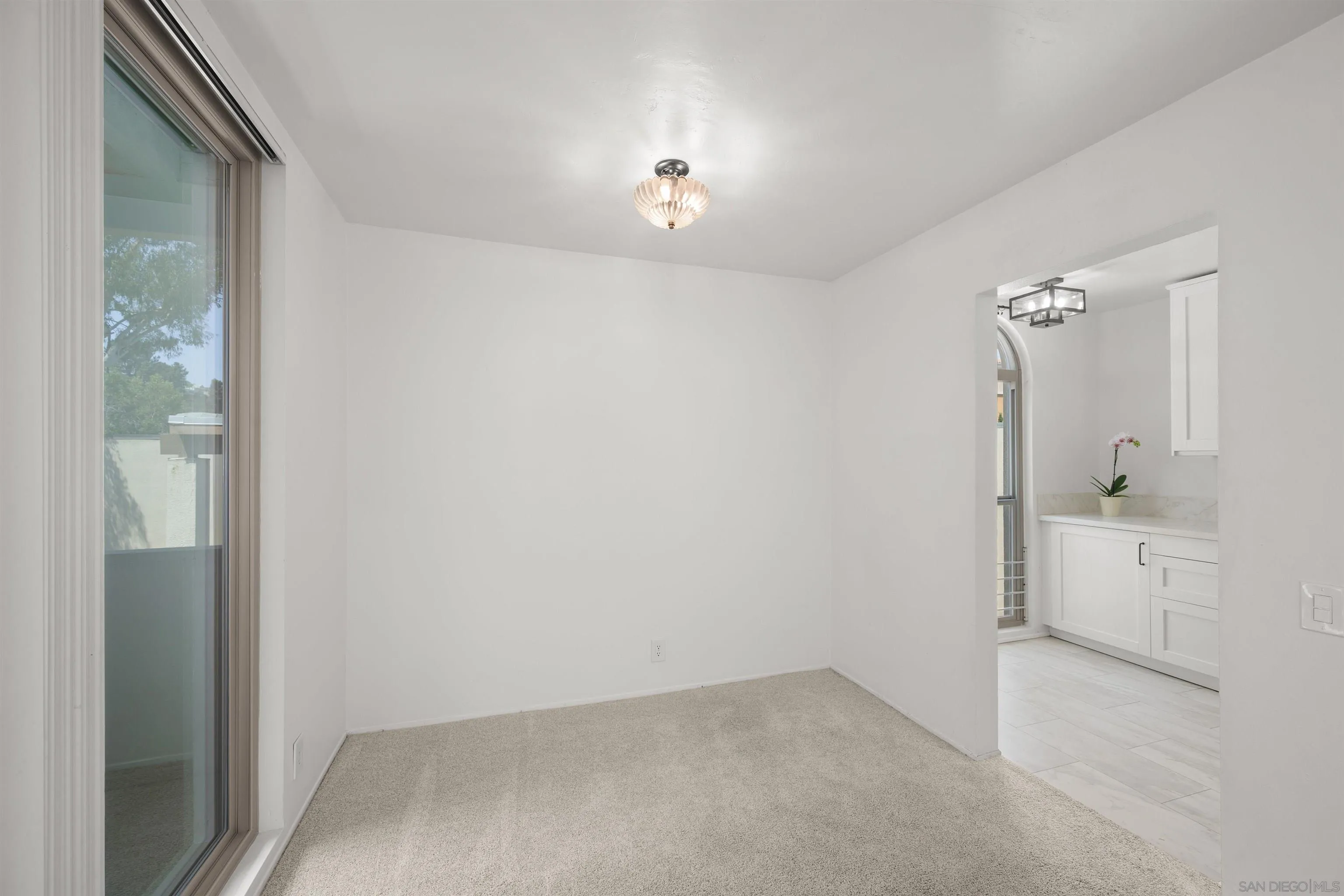https://cdn.realtyfeed.com/cdn/127/260019865/cf0ec6c741b4ed7e79f9fdf0a7216f53.webp