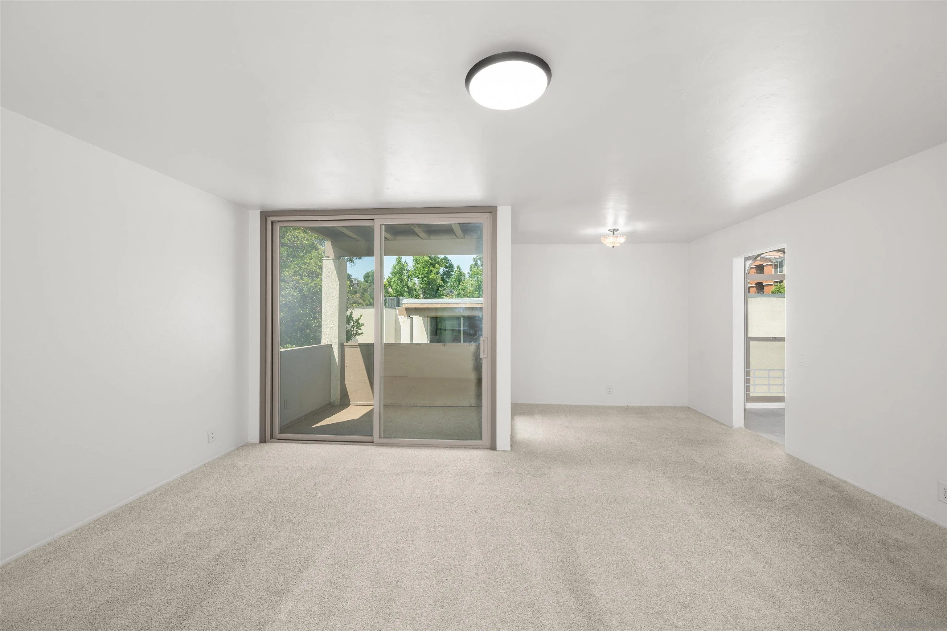 https://cdn.realtyfeed.com/cdn/127/260019865/f82e05c3a0baee1373d1ba9db6180154.webp