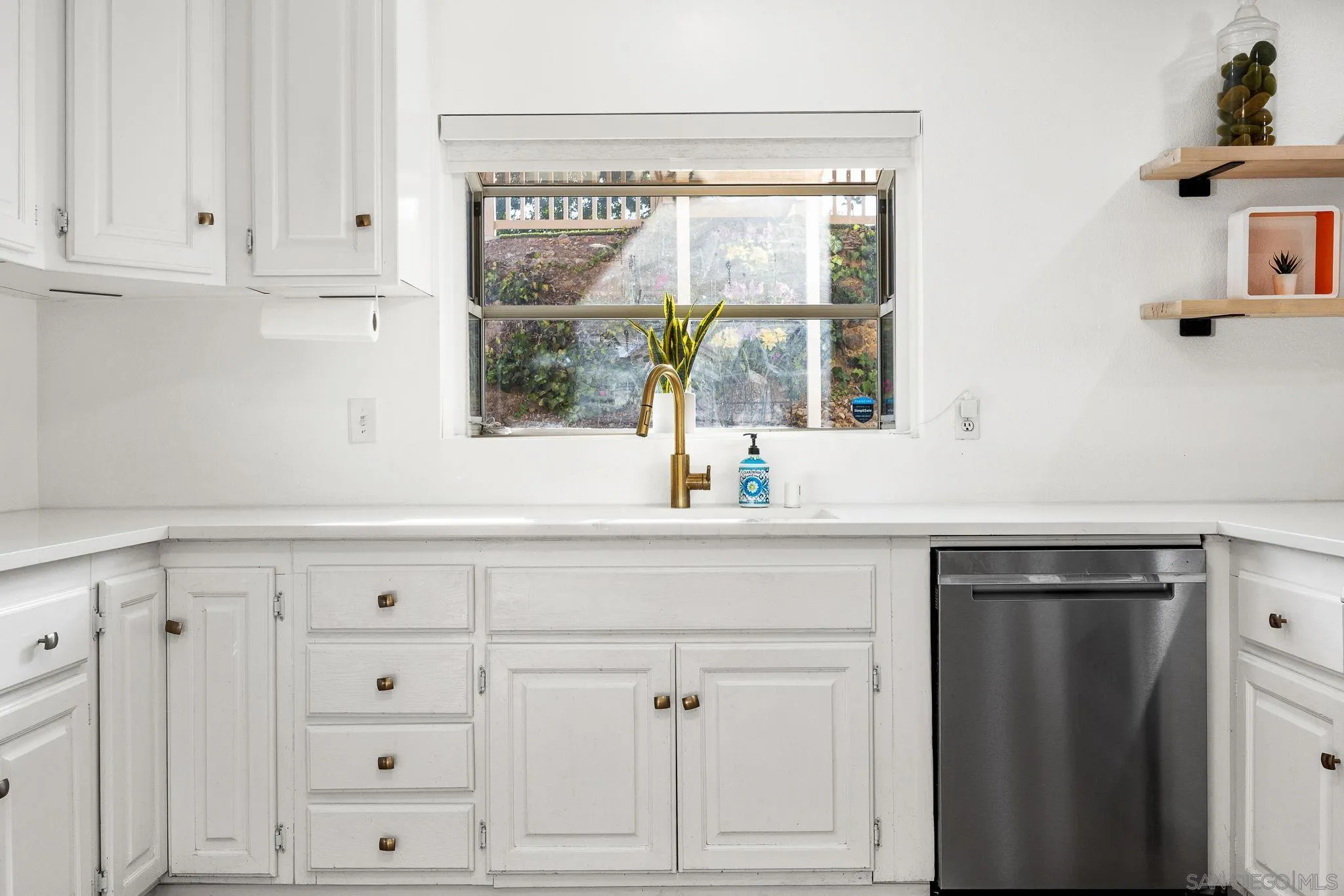https://cdn.realtyfeed.com/cdn/127/260019866/238e75c80f5e2785bcefe8eb144d9f83.webp