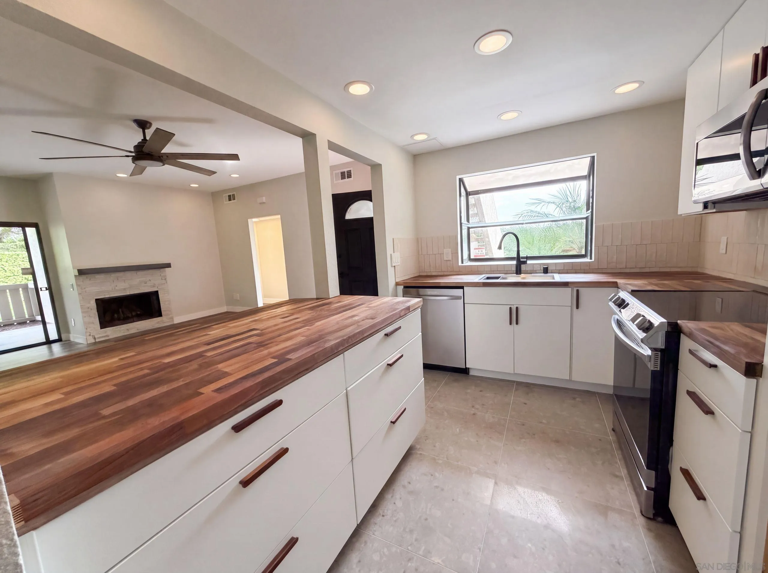 Photo #2: 260019869 Listing: Photo #2
