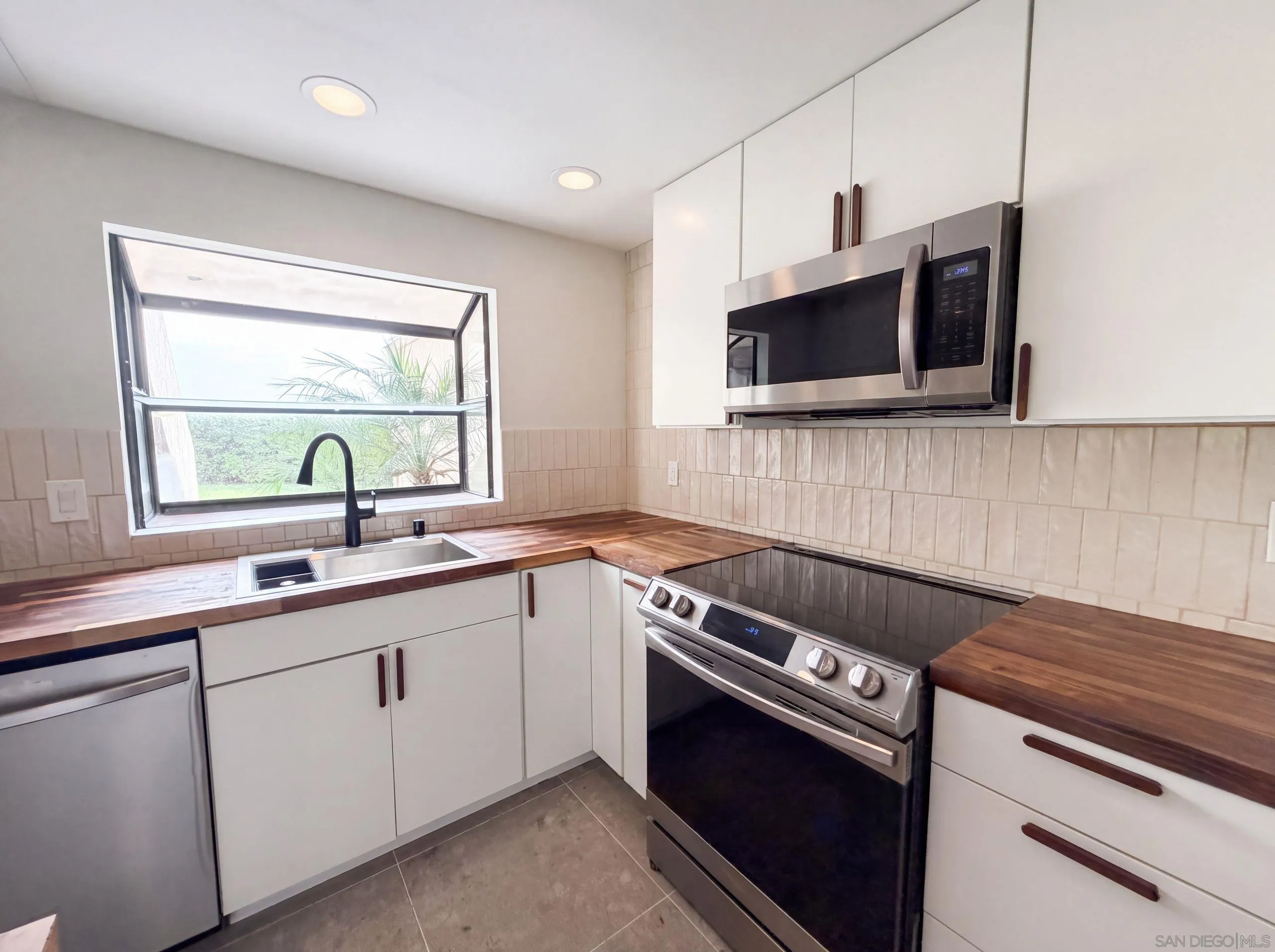 Photo #8: 260019869 Listing: Photo #8