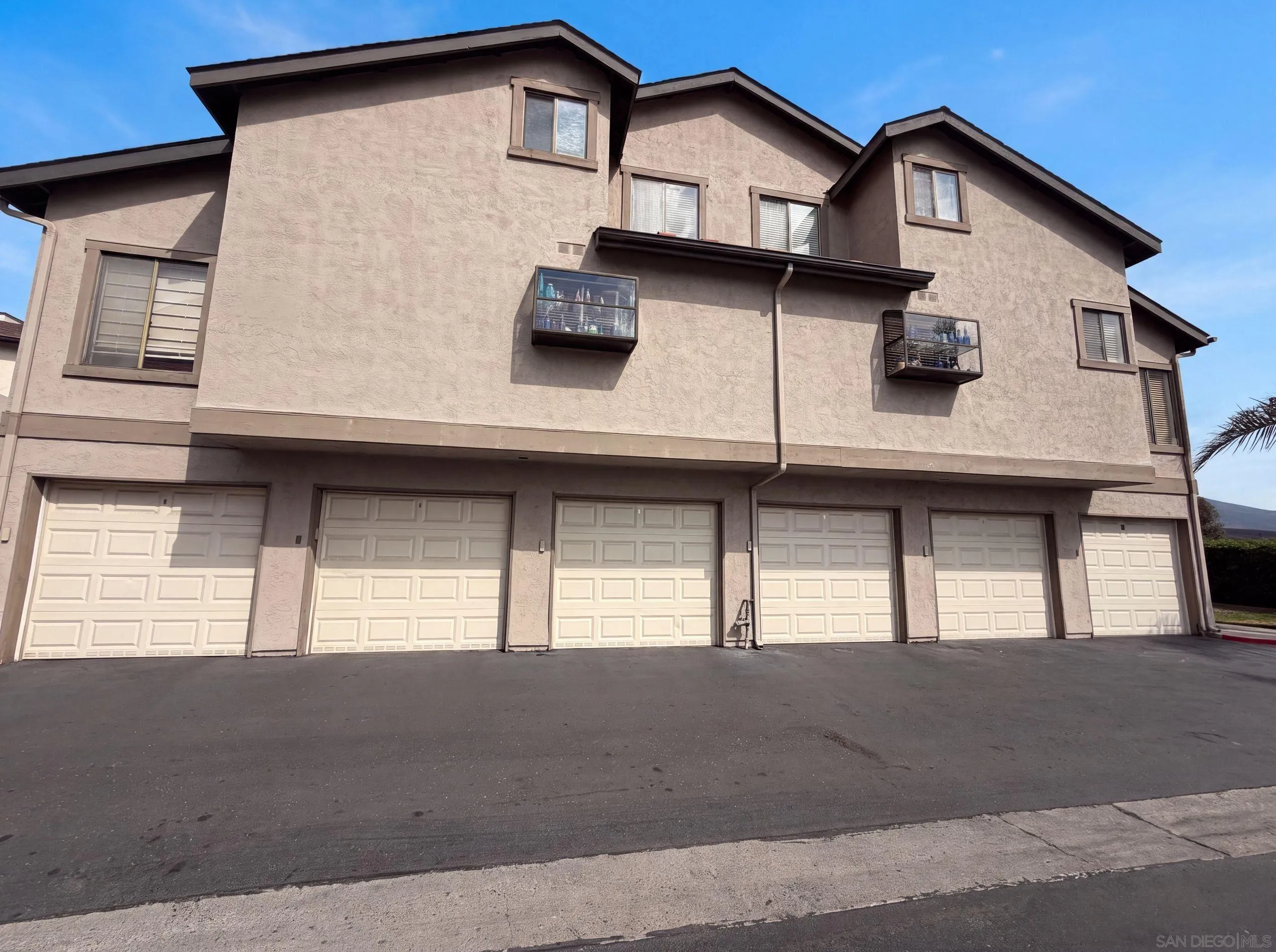 Photo #1: 260019869 Listing: Photo #1