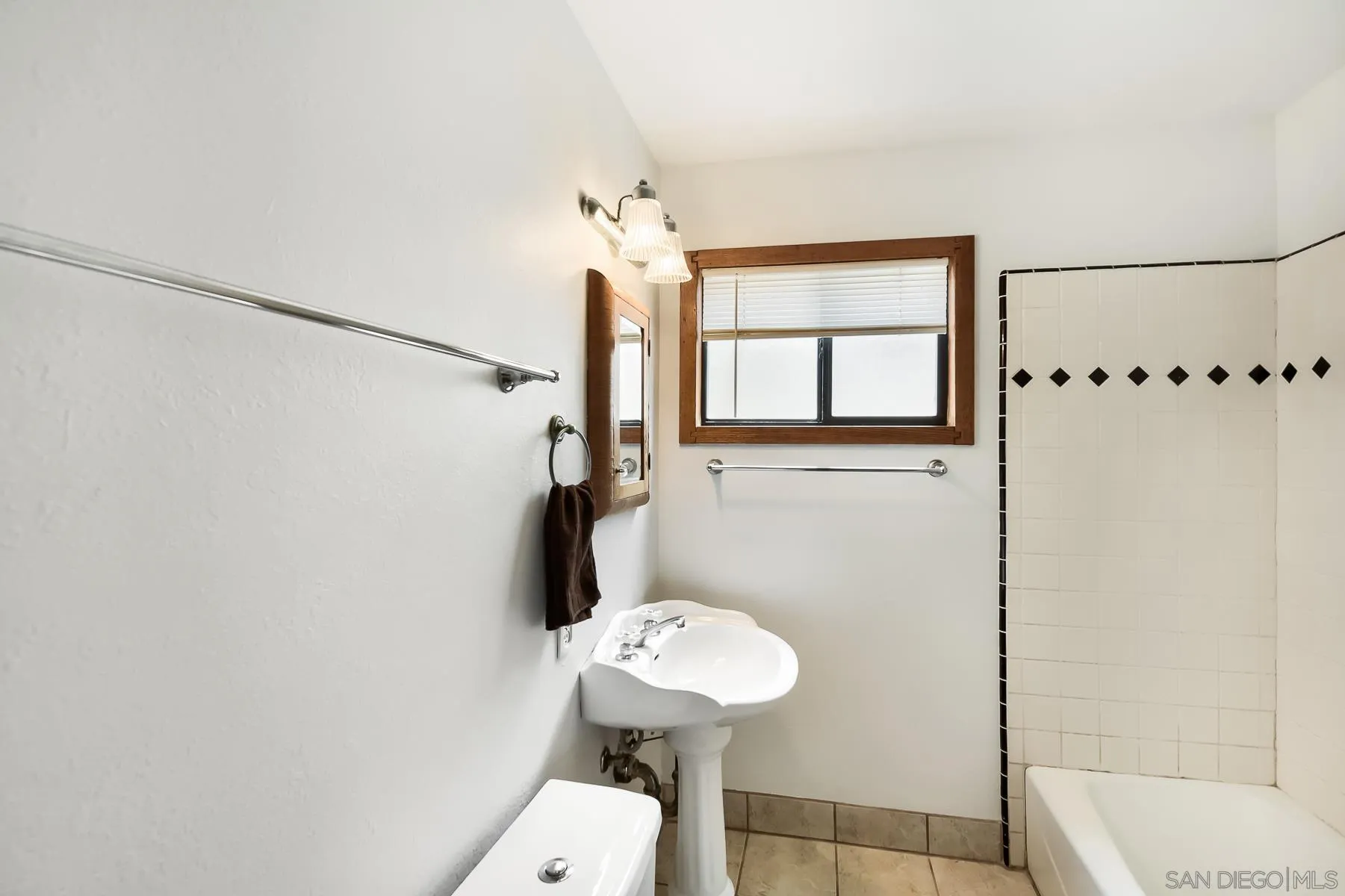 https://cdn.realtyfeed.com/cdn/127/260019870/150e92a324b8c86259e85e0c9c65777c.webp
