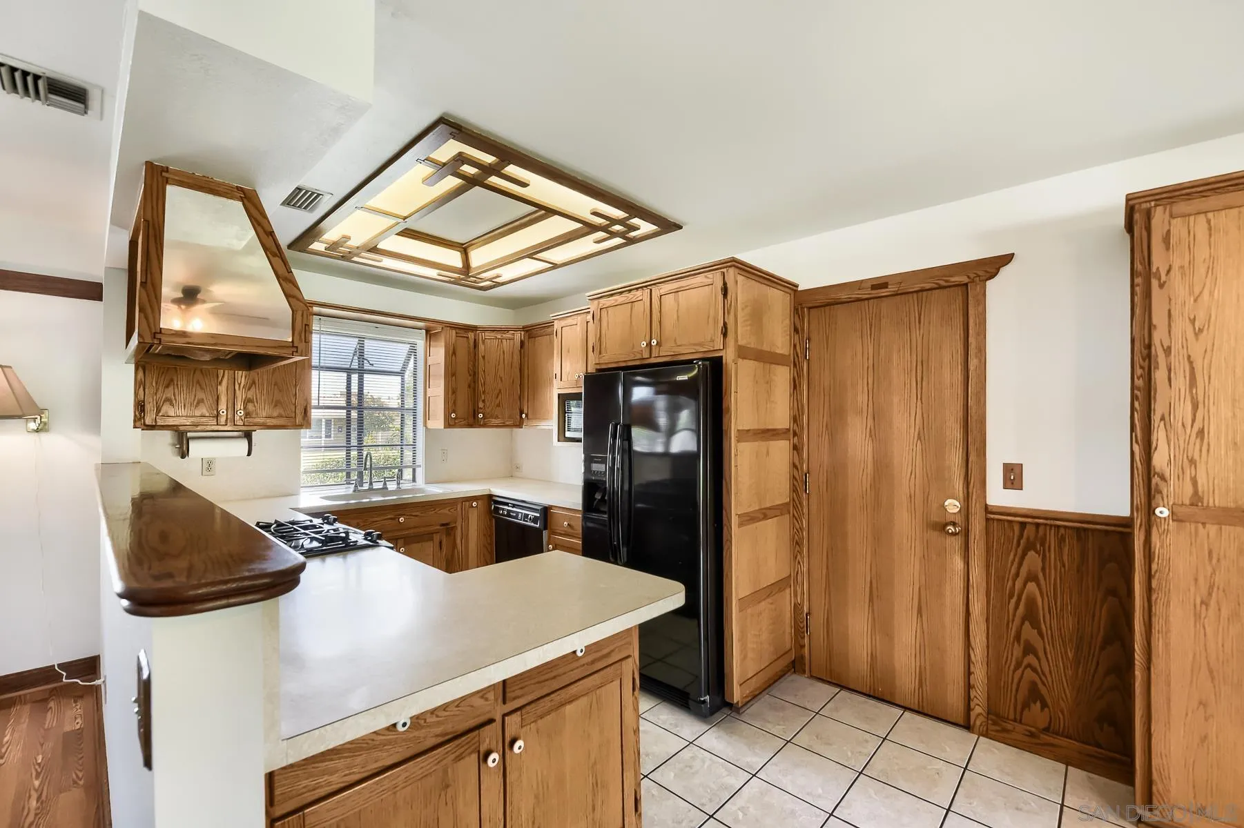 https://cdn.realtyfeed.com/cdn/127/260019870/993b16c11b1d96ab237d16254e954920.webp