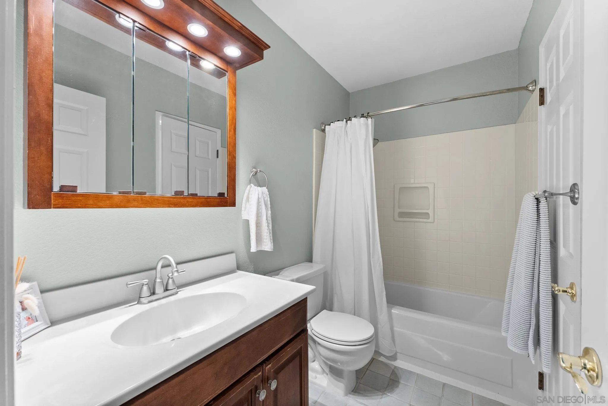 https://cdn.realtyfeed.com/cdn/127/260019872/687ce63fa55f2bf4333b5176defb8be4.webp