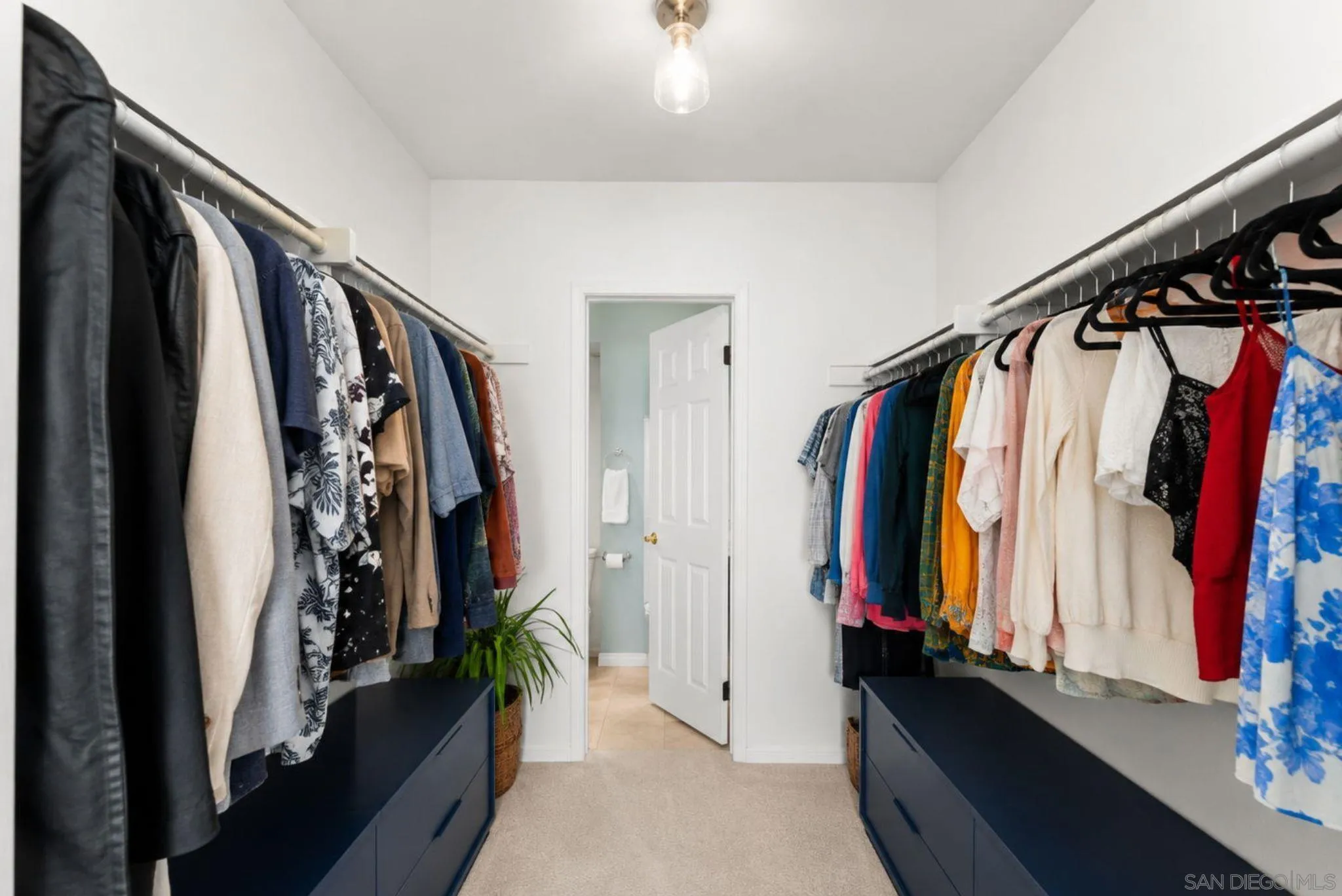 https://cdn.realtyfeed.com/cdn/127/260019872/6c58ad00835ee2ced149aa99f82b8da3.webp
