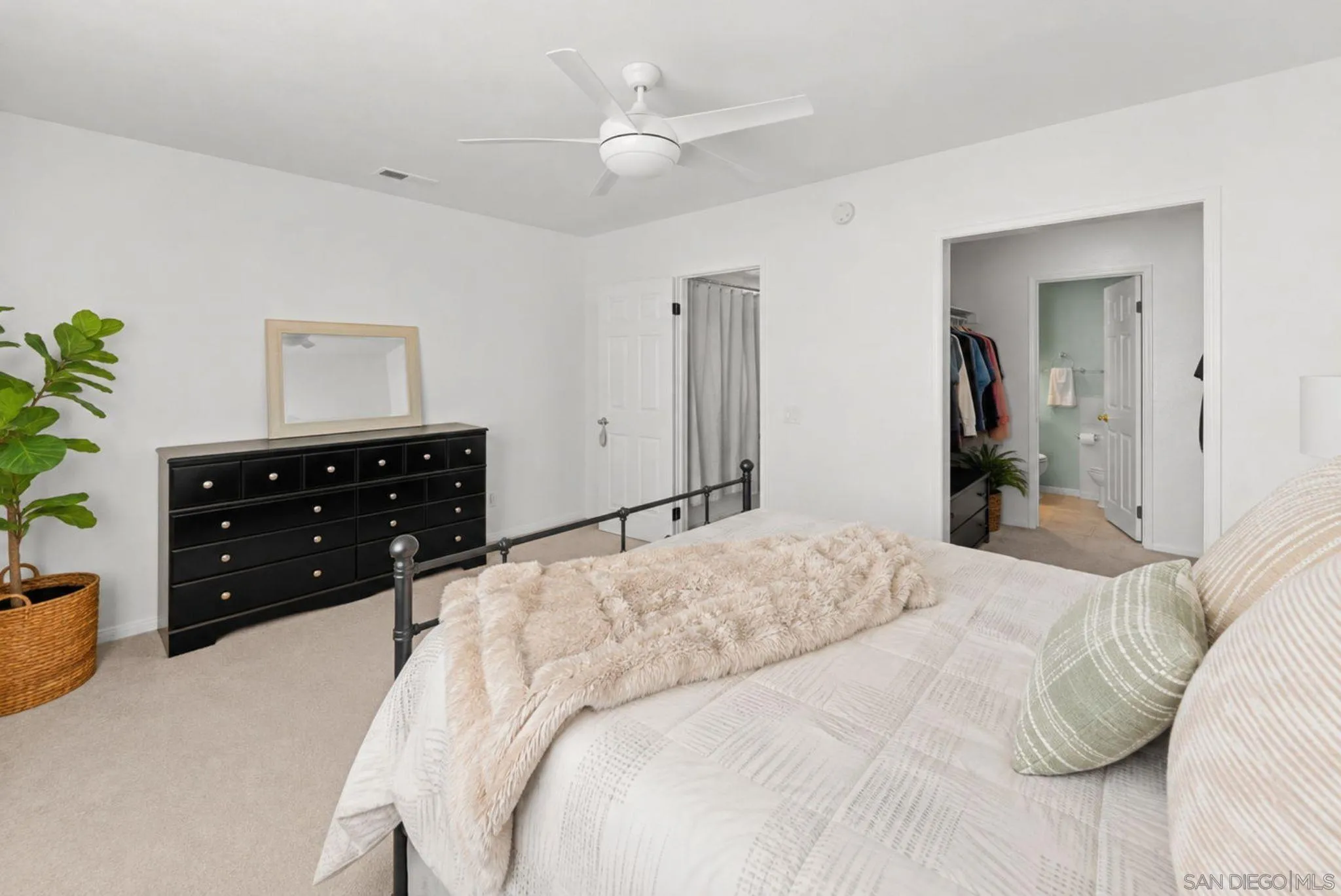 https://cdn.realtyfeed.com/cdn/127/260019872/9c0167671f739b287feaab7d67aead09.webp