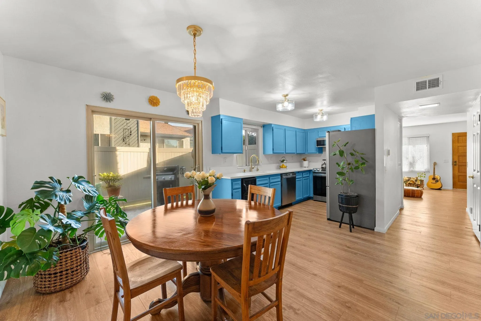 https://cdn.realtyfeed.com/cdn/127/260019872/d93d2b9414506f555ba39603518d365a.webp