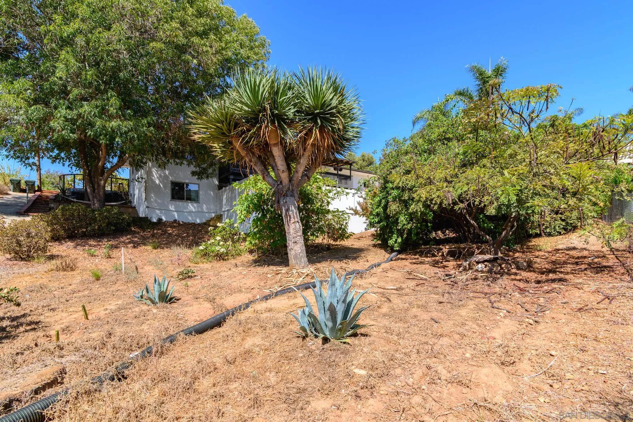 https://cdn.realtyfeed.com/cdn/127/260019875/0c83040f72aa675612d2a176d841dd8b.webp