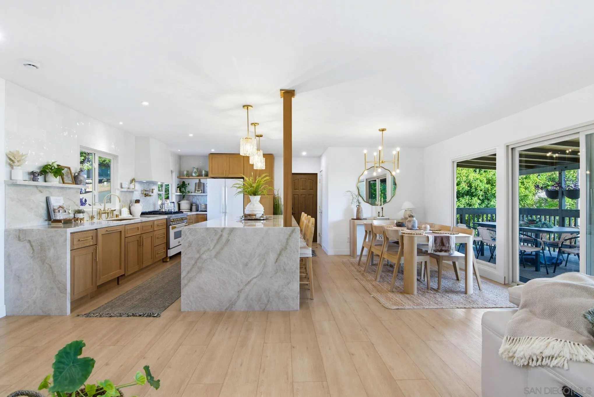 https://cdn.realtyfeed.com/cdn/127/260019875/27f50a3b9e19a01f5bfd2b4a97566ec5.webp
