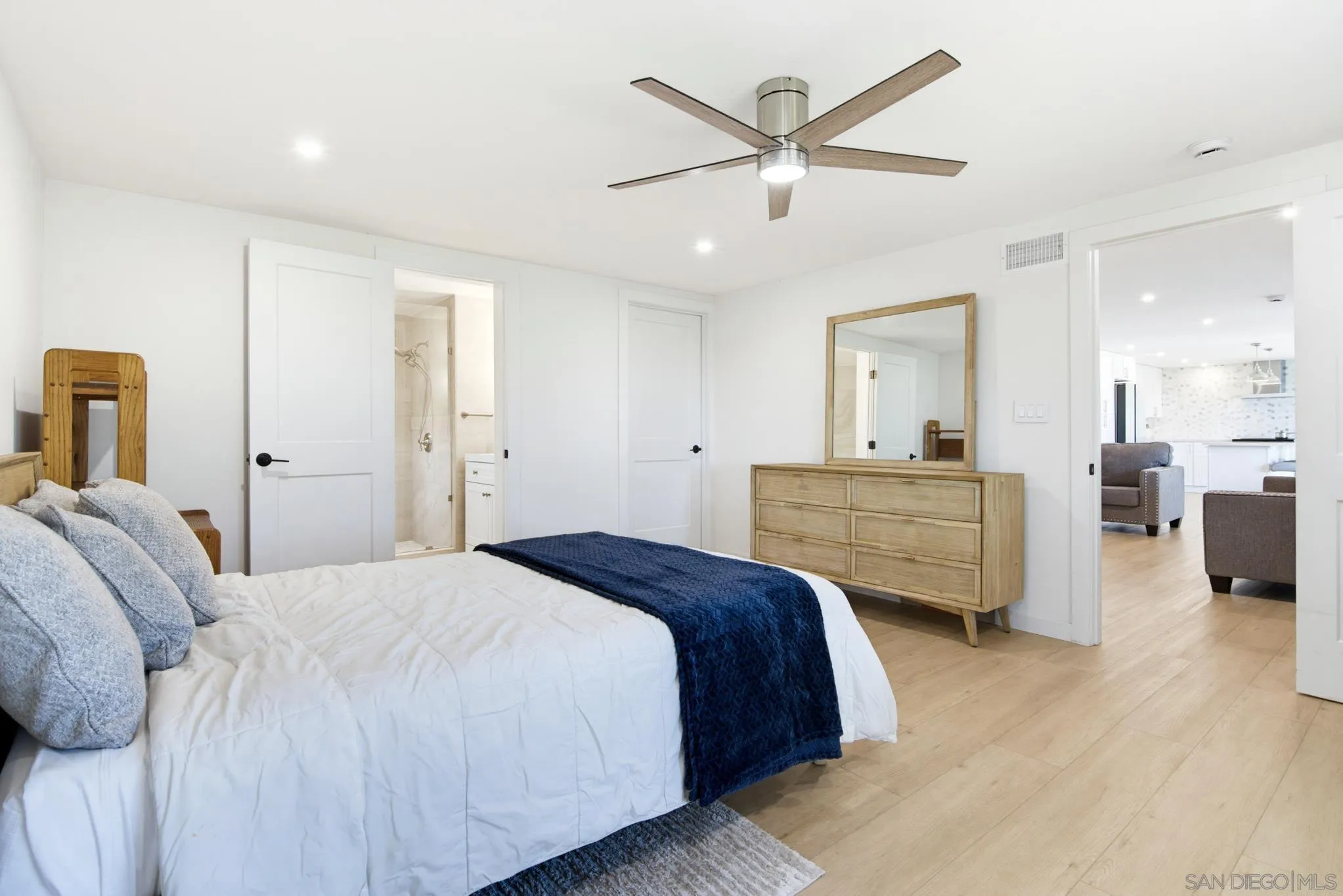 https://cdn.realtyfeed.com/cdn/127/260019875/31d6aeb3795fa542467c162d1dc1eb48.webp