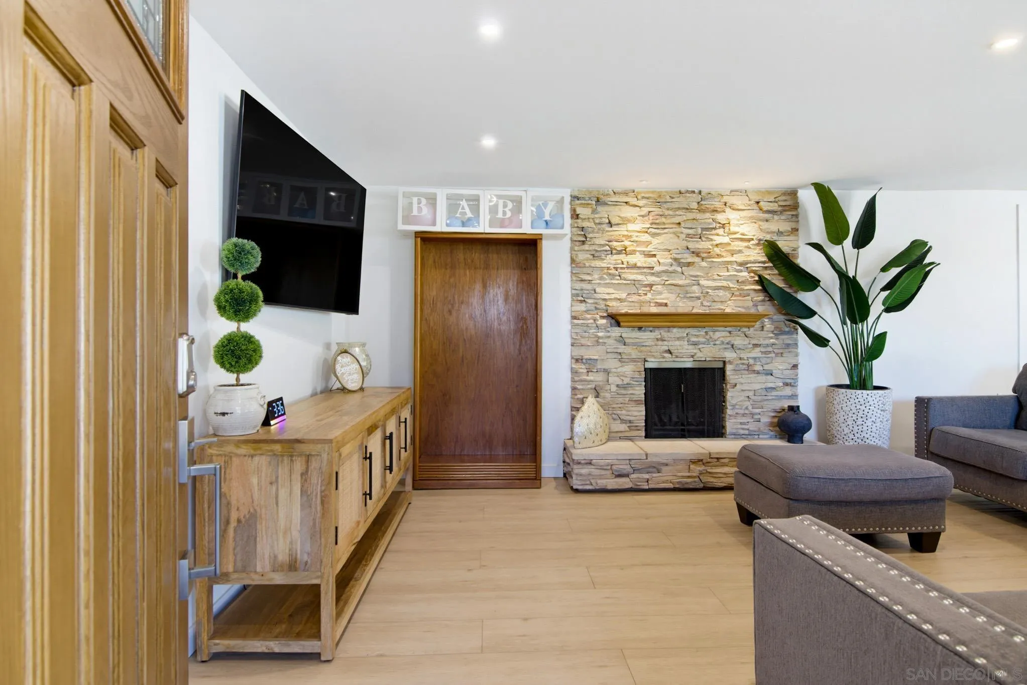 https://cdn.realtyfeed.com/cdn/127/260019875/4534244c6a5bbba7b863fcb2d8f5662a.webp