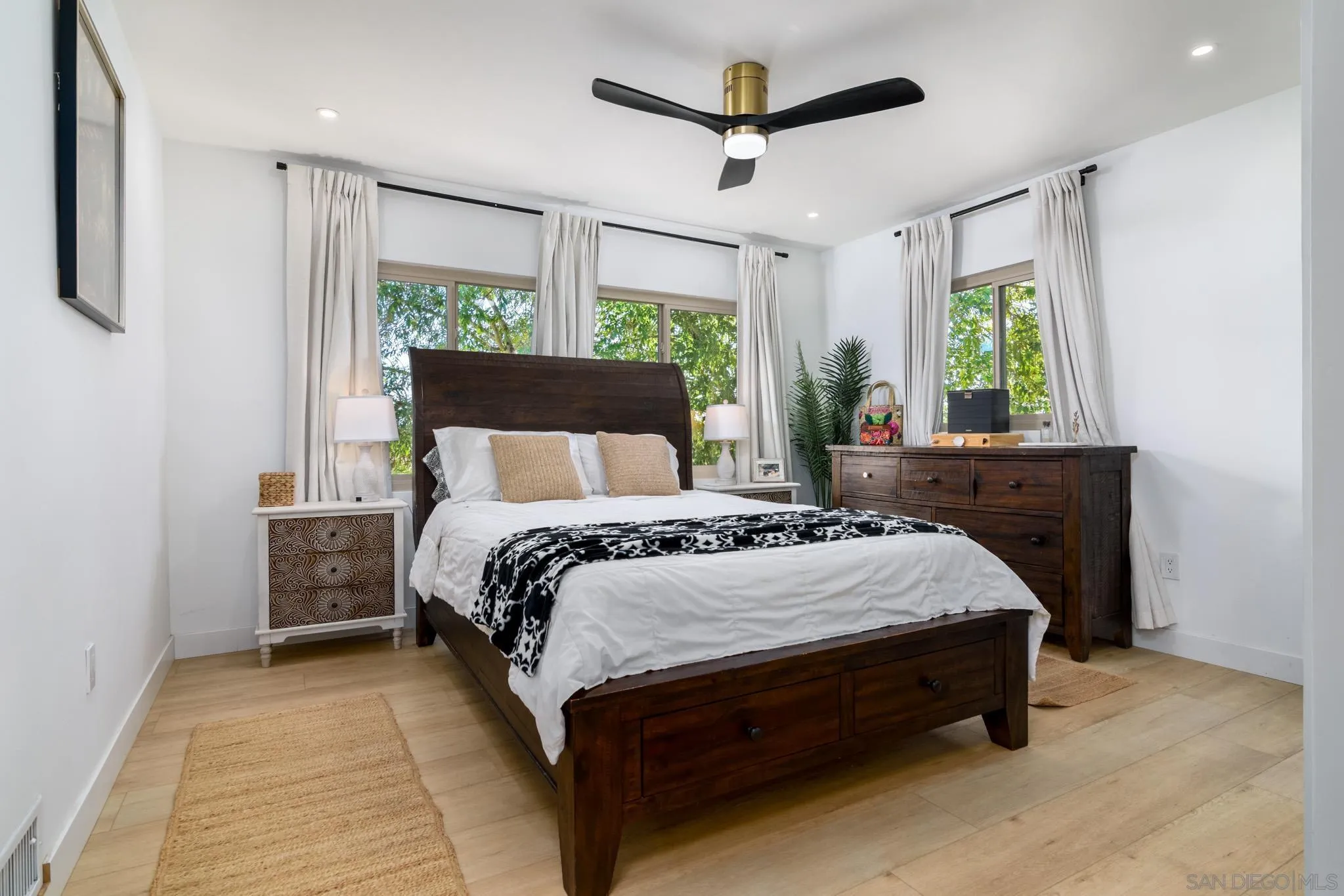 https://cdn.realtyfeed.com/cdn/127/260019875/6eb80f464c268b27d84663fe4ef1fa70.webp