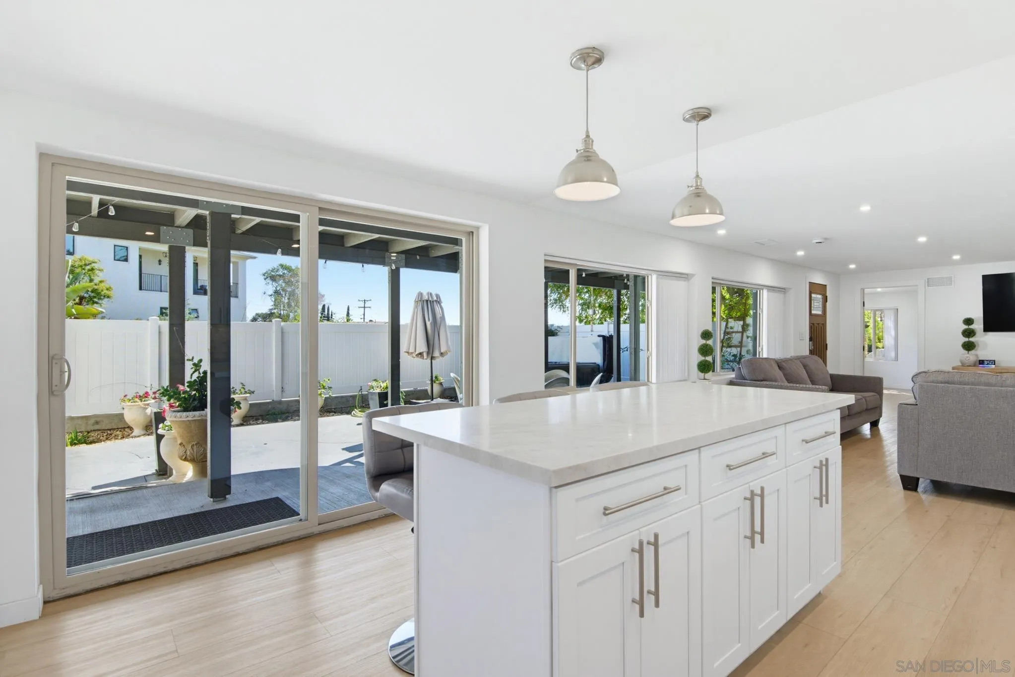 https://cdn.realtyfeed.com/cdn/127/260019875/6ffd2ca772a80badbca4b6ab1a528721.webp