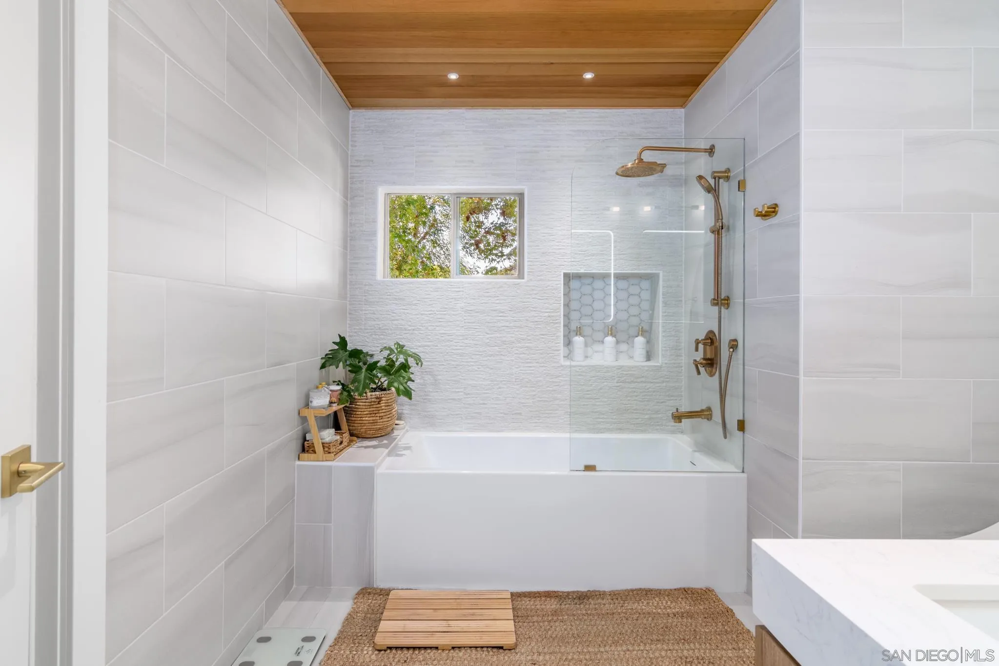https://cdn.realtyfeed.com/cdn/127/260019875/72c1e7f0922ef04adb33ae2f502f2aa5.webp