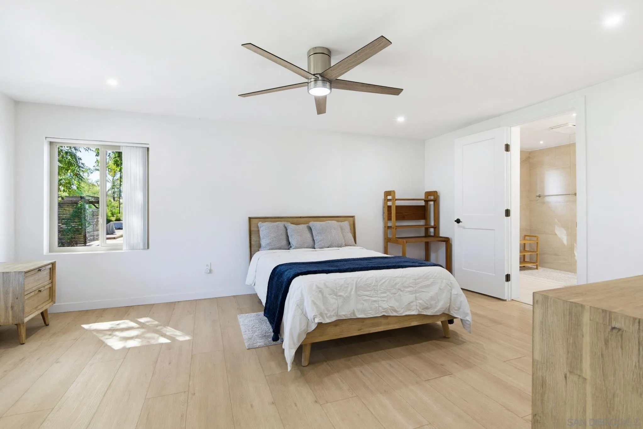 https://cdn.realtyfeed.com/cdn/127/260019875/763204202676d53763bfddd756fd3daf.webp