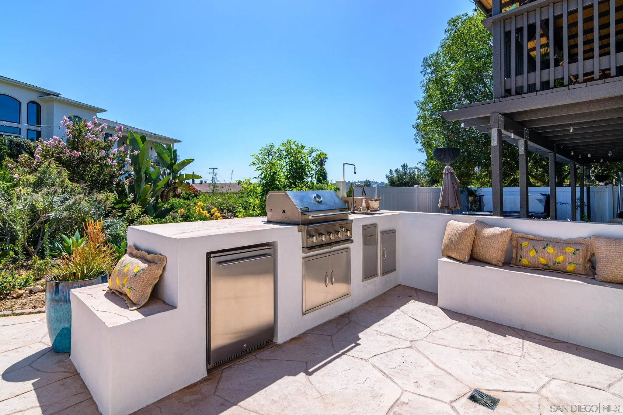 https://cdn.realtyfeed.com/cdn/127/260019875/78f860ac8e41d07019c46e02af37d798.webp